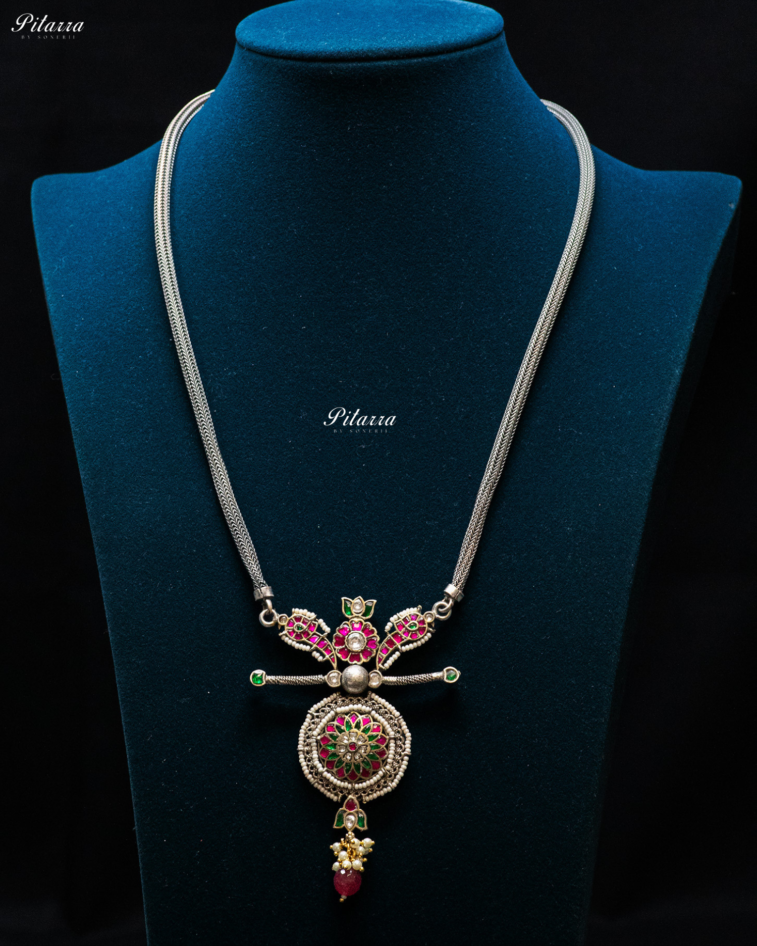 Round Chain Antique Floral Stones Silver Look Alike Pendant Set