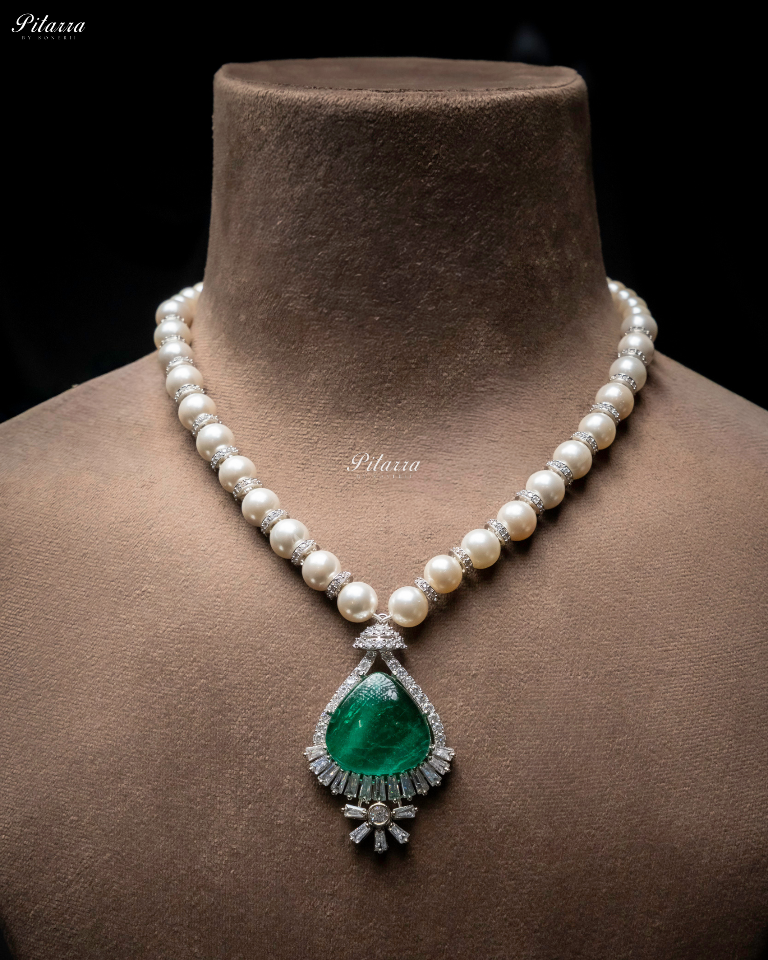 Emerald Stone White Cultured Pearl Pendent Necklace Set