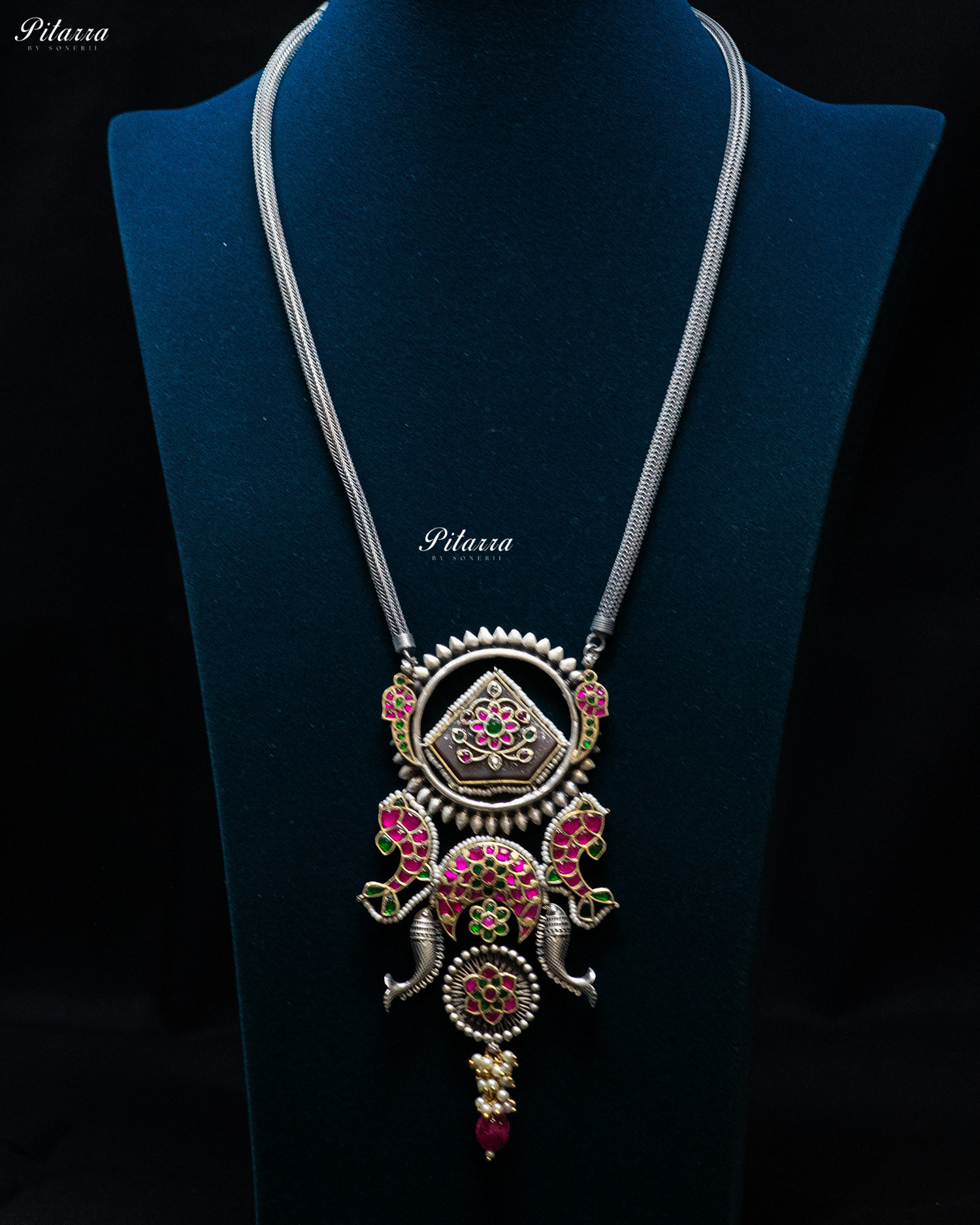 Round Chain Antique Design Stones Silver Look Alike Pendant Set