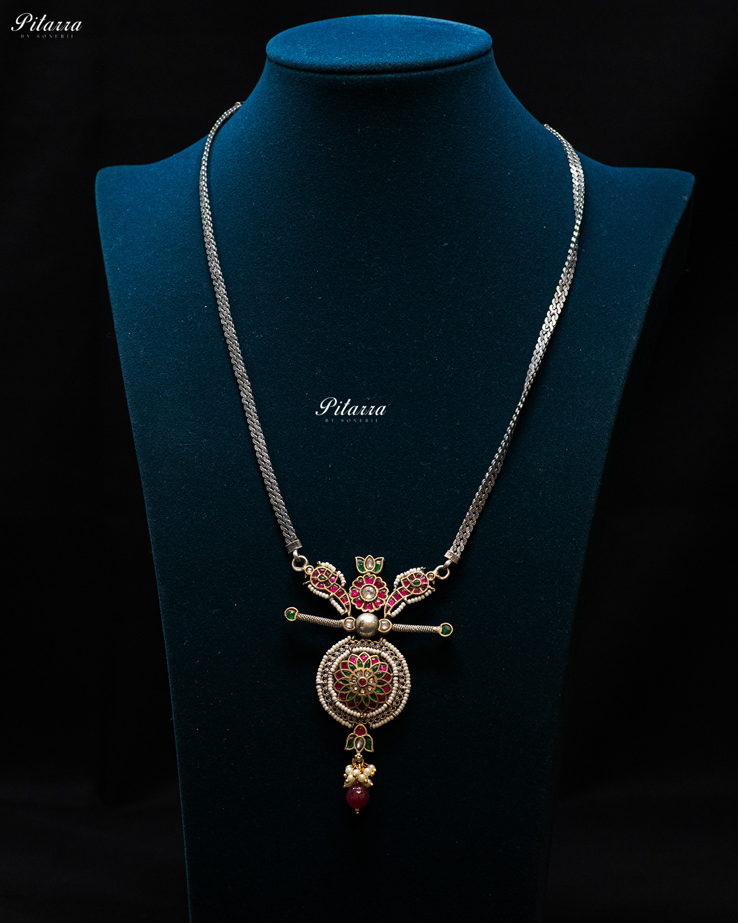 Flat Chain Antique Floral Stones Silver Look Alike Pendant Set