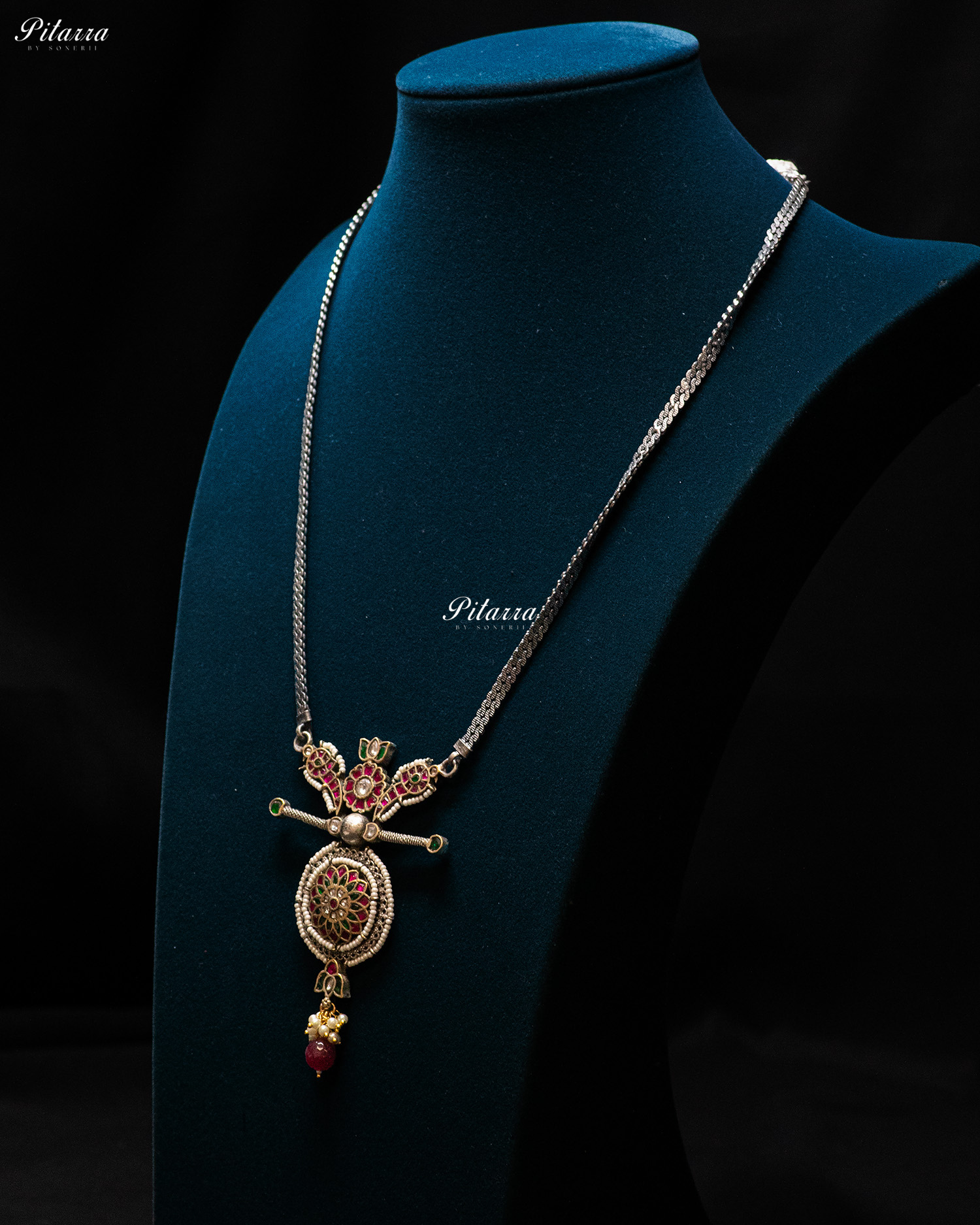 Flat Chain Antique Floral Stones Silver Look Alike Pendant Set