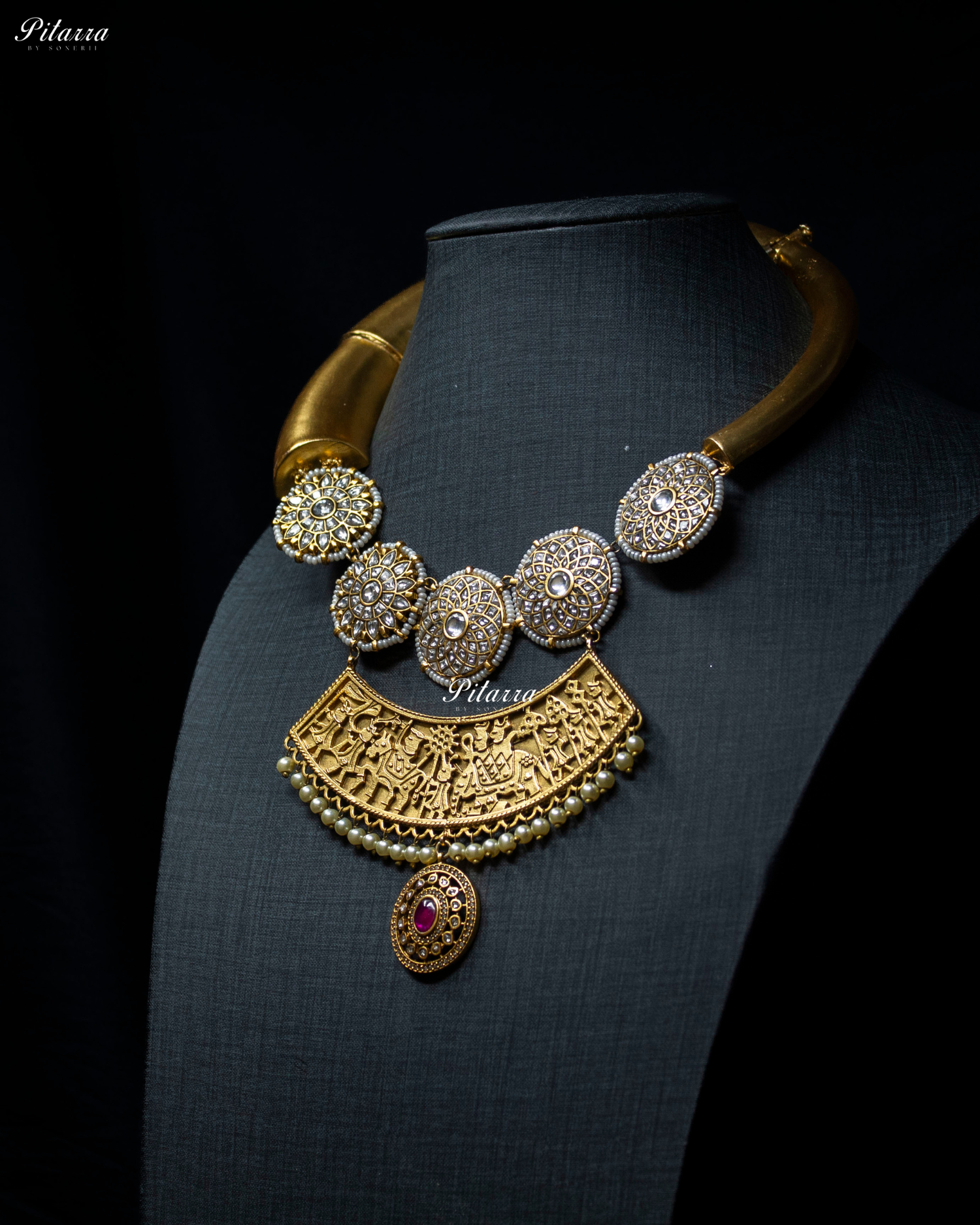 Golden Hasli White Stone Art Necklae Set