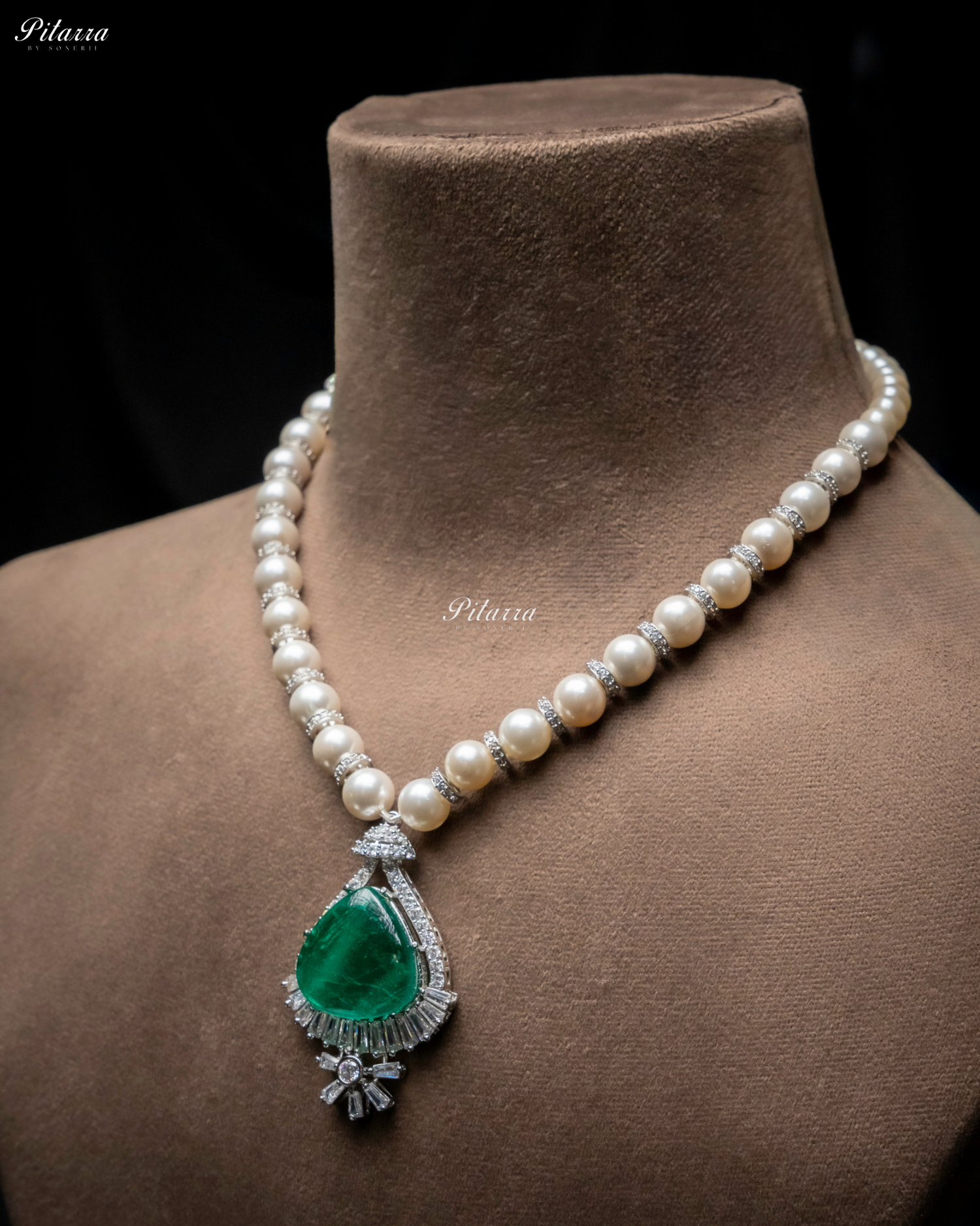 Emerald Stone White Cultured Pearl Pendent Necklace Set