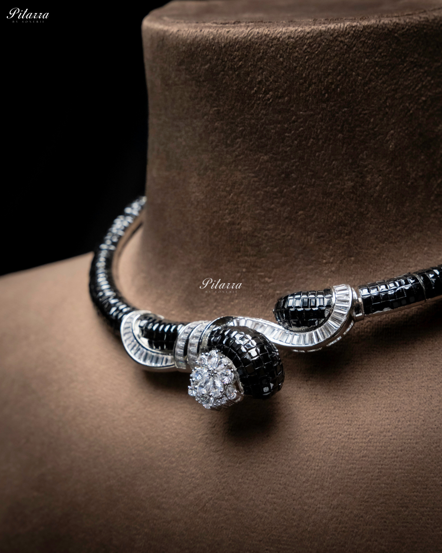 Black Unique Style Pitarra Crystal Choker Set