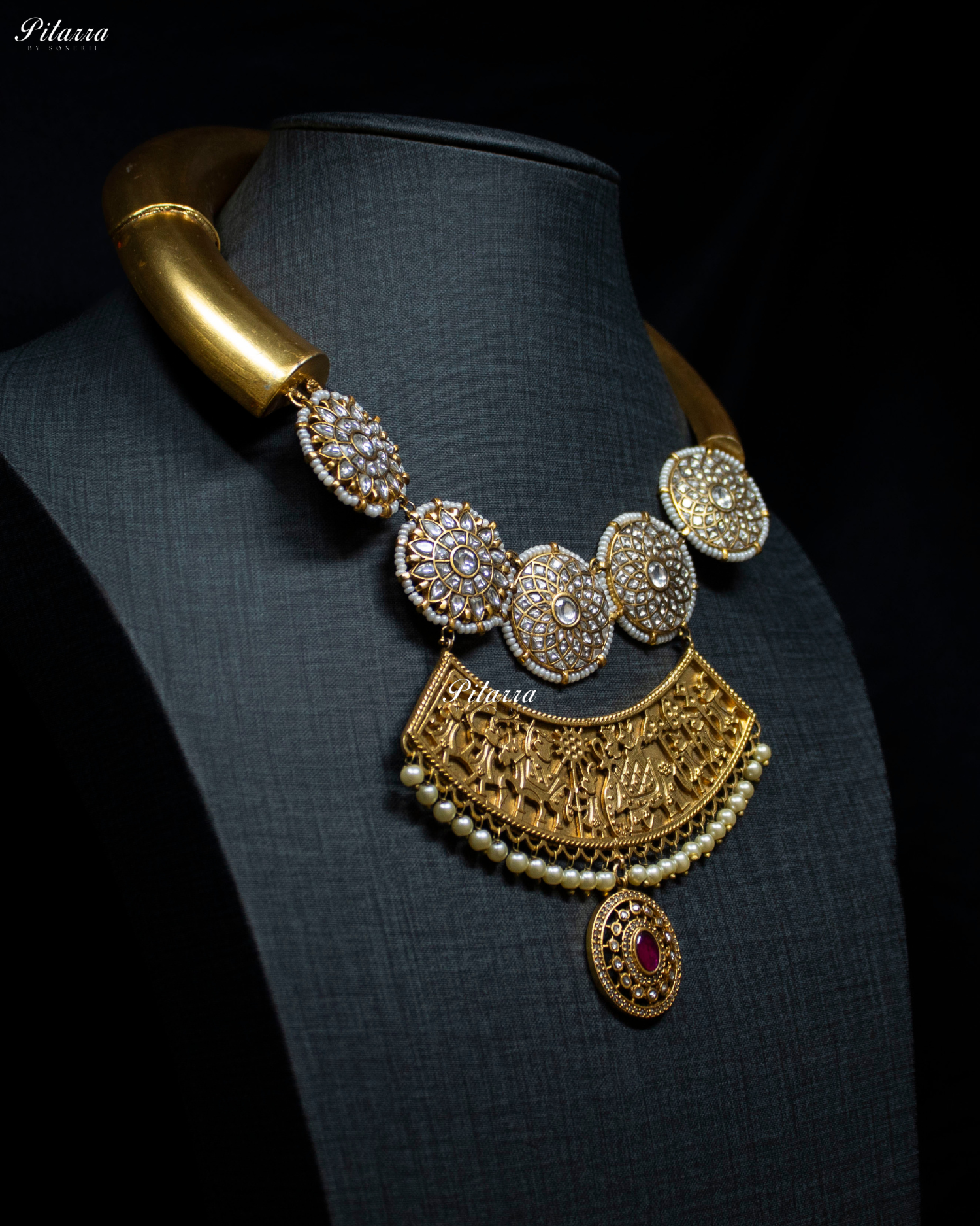 Golden Hasli White Stone Art Necklae Set