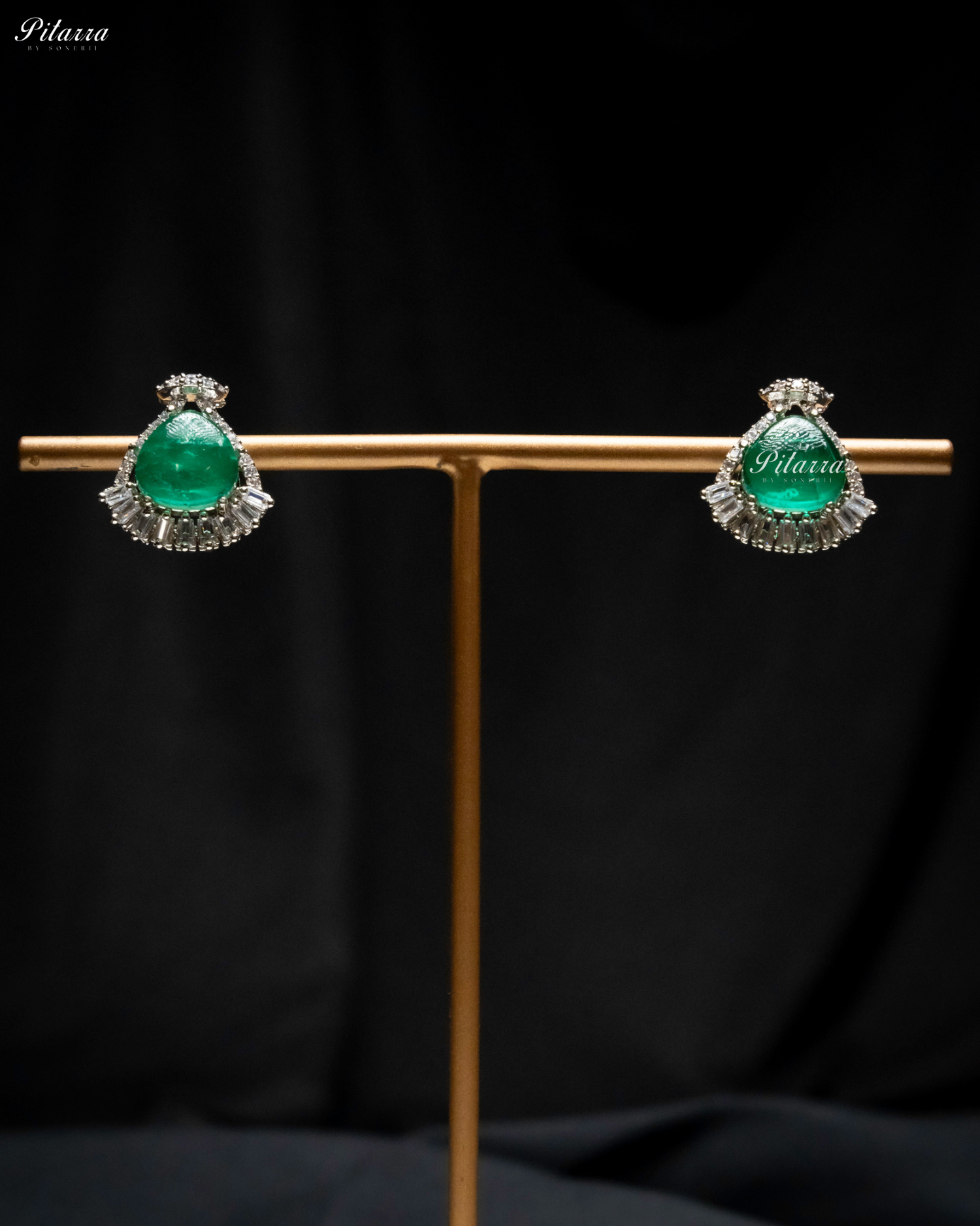 Emerald Stone White Cultured Pearl Pendent Necklace Set
