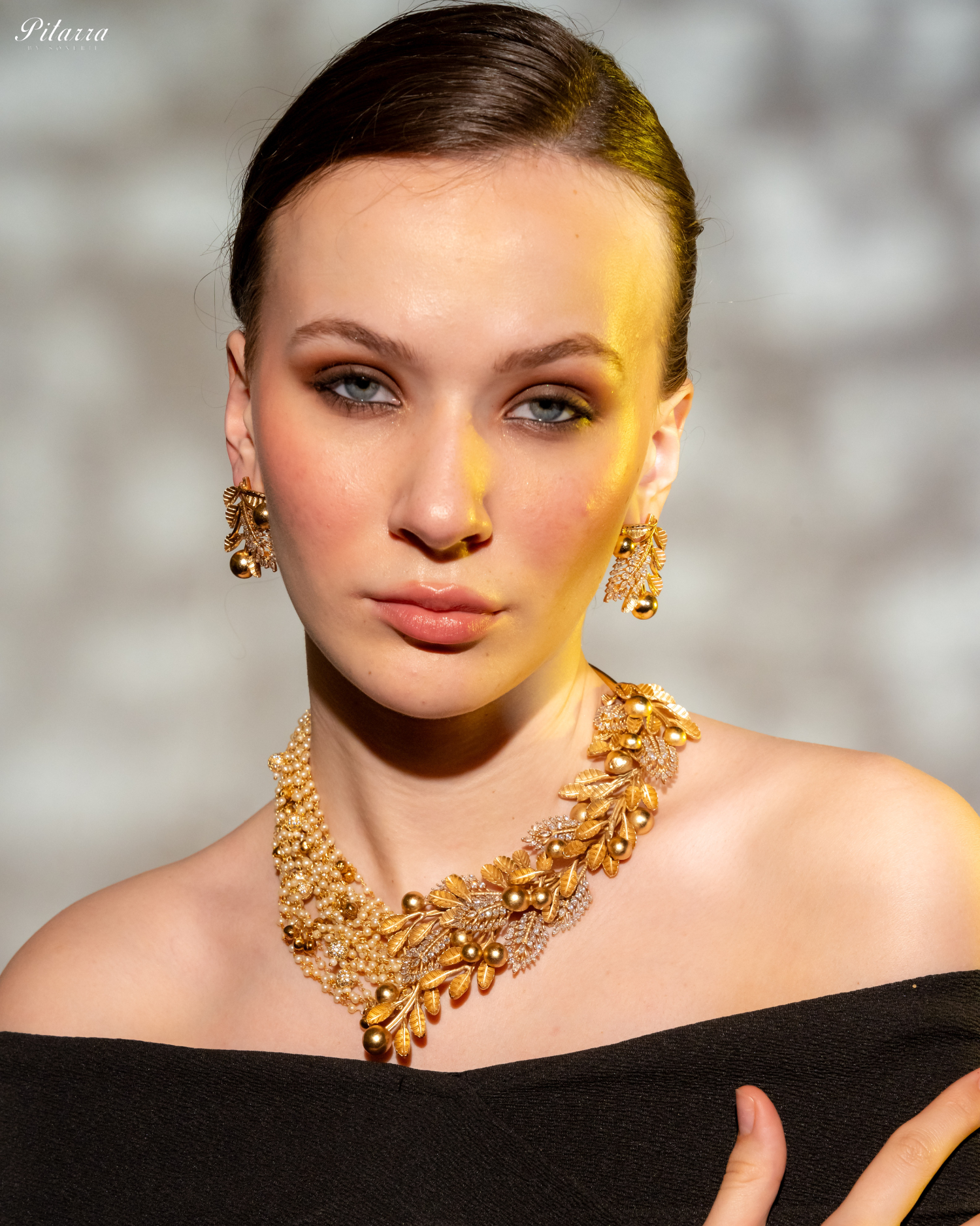 Antique Design Pearl and Leaf Necklace Set_Front Pose
