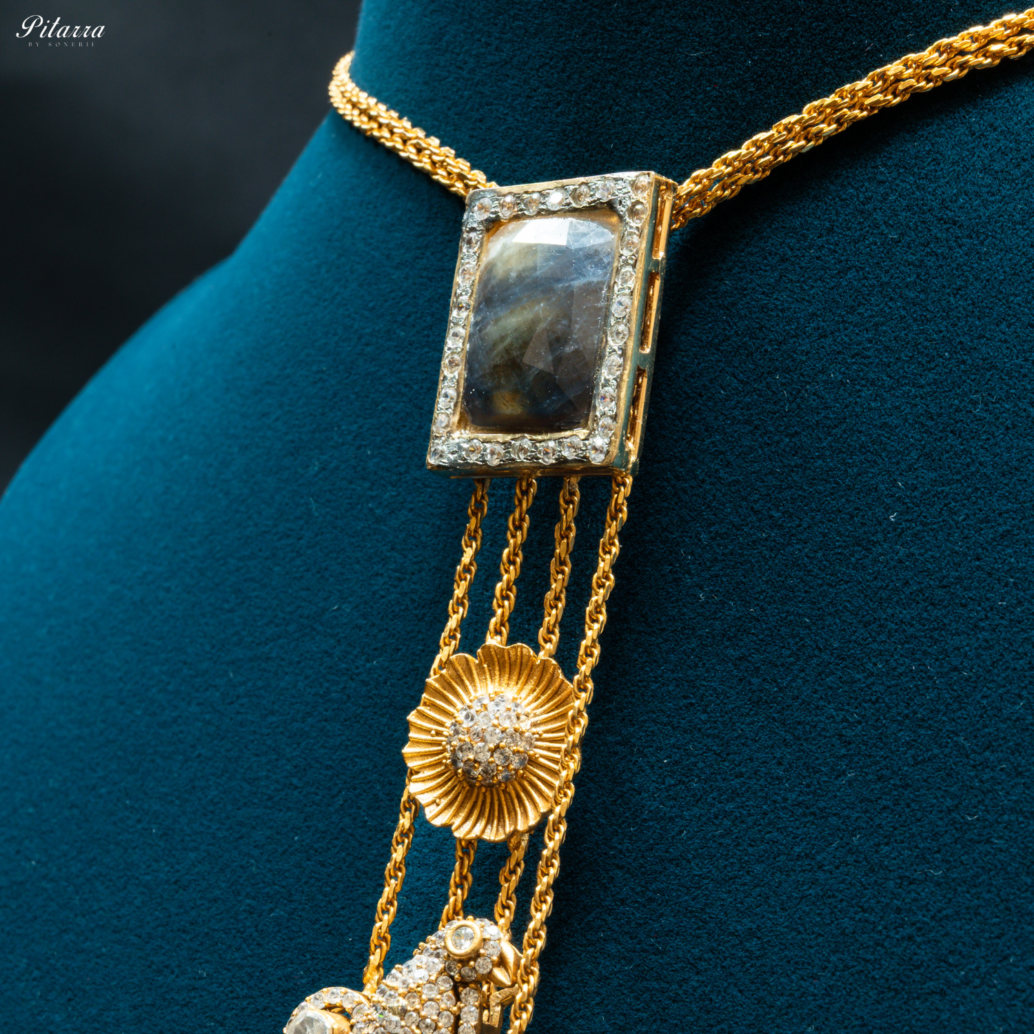 Black Square Stone Golden Statement Necklace Set_Zoom Angle