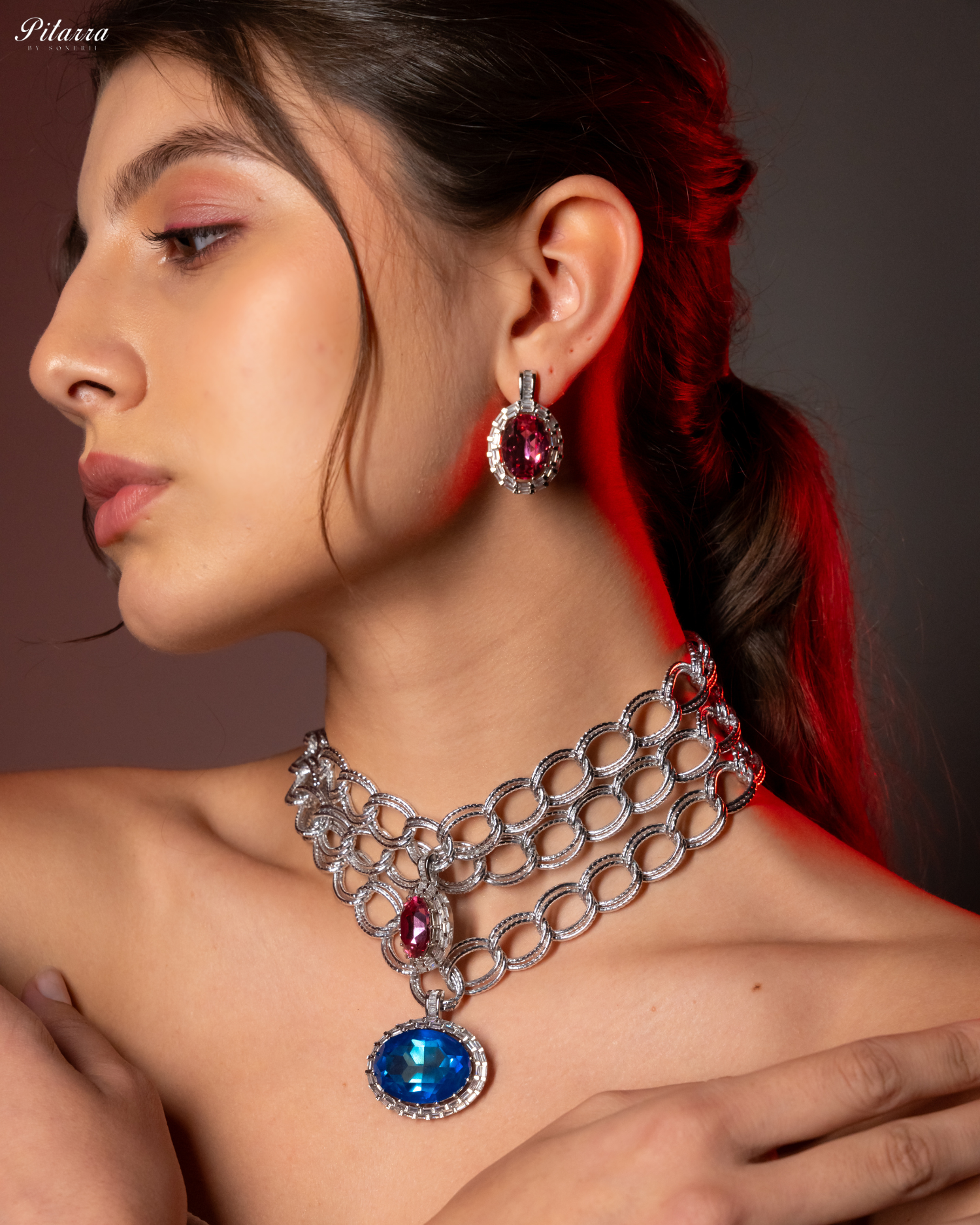 Blue Stone Statement Pendant Chain Choker_Side Pose