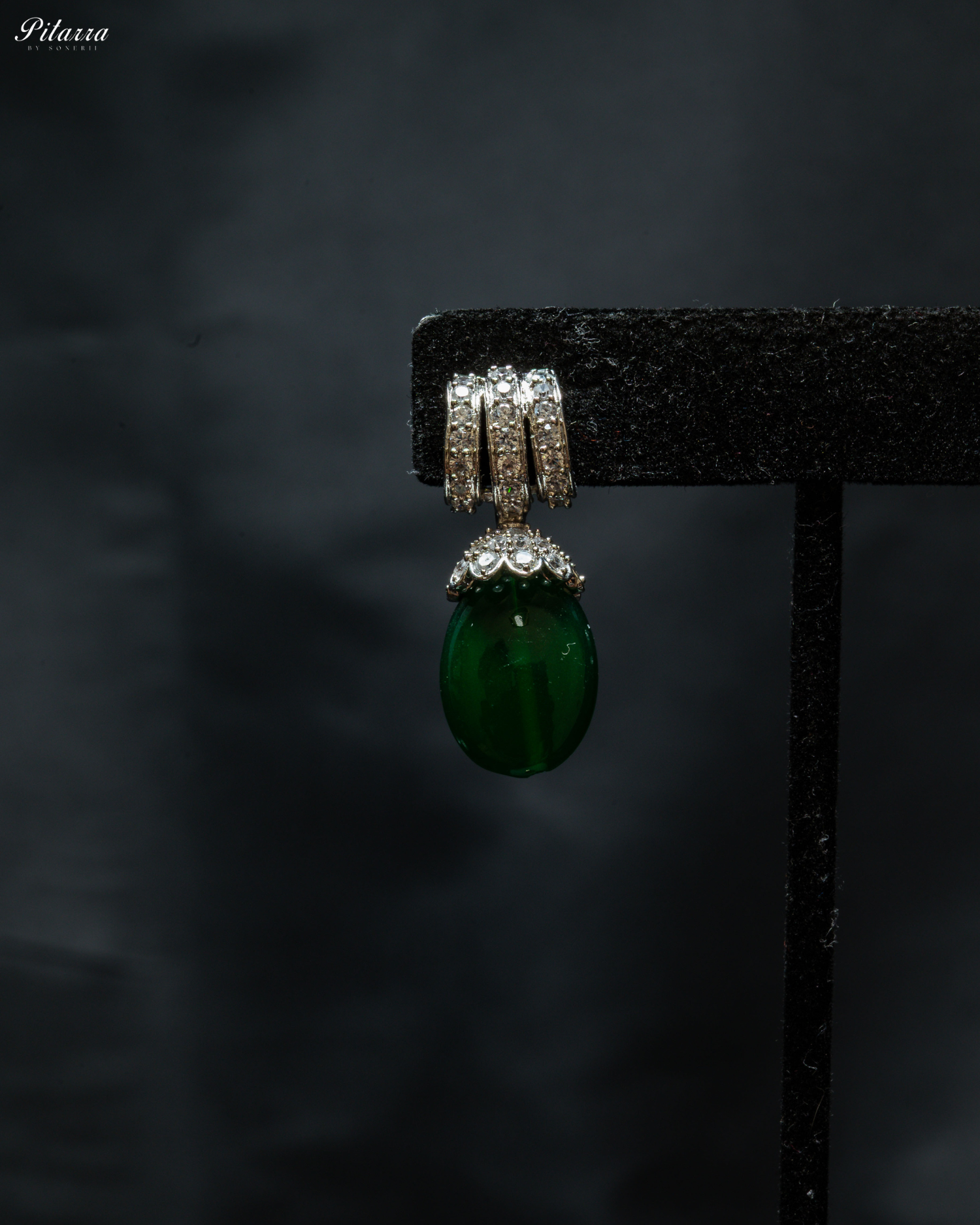 Emerald Green Drop Pearl Necklace Set_Zoom Earrings