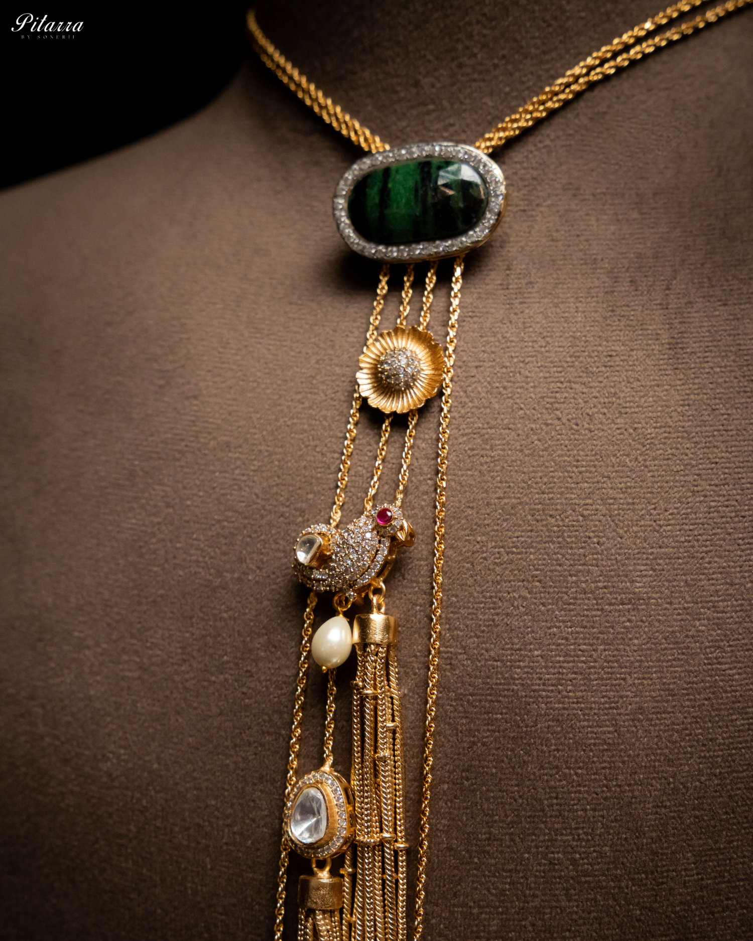 Gold Tone Chain Green Stone Necklace Set_Zoom Angle