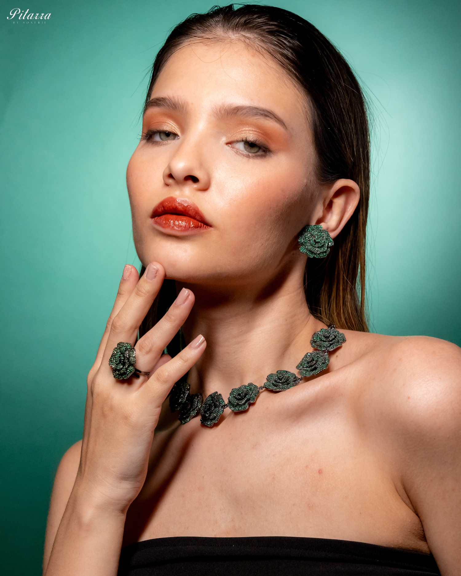 Green Tone Flower CZ Choker Set with Ring_Side Pose