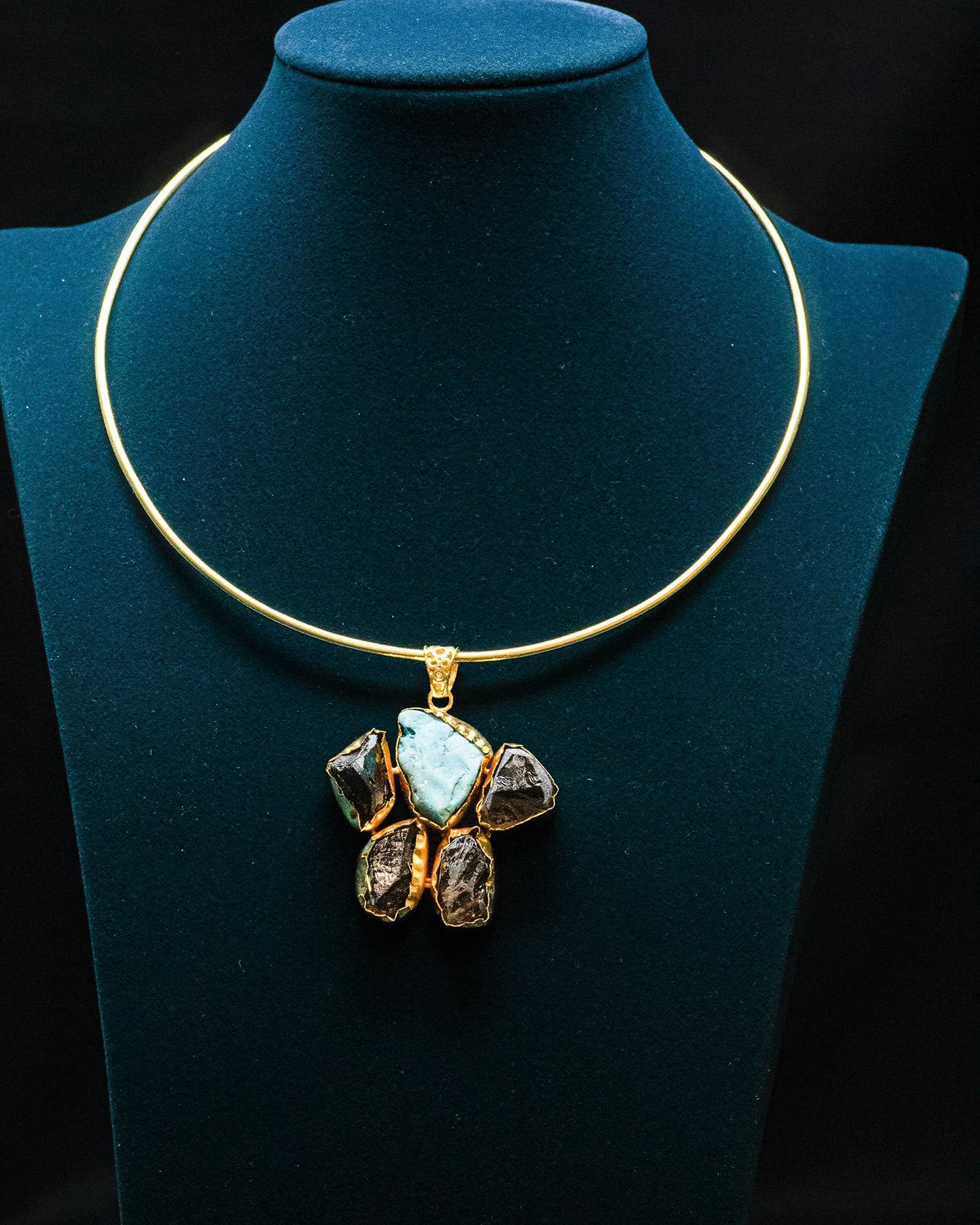 Gold Plated Blue Raw Stone Collar Pendant Set