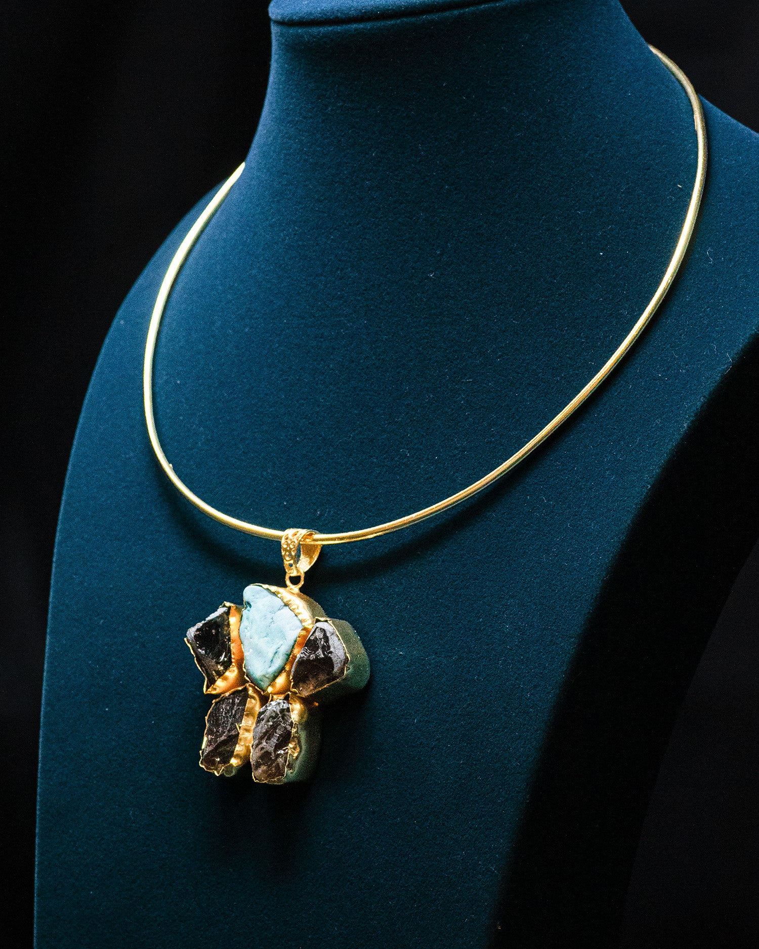 Gold Plated Blue Raw Stone Collar Pendant Set
