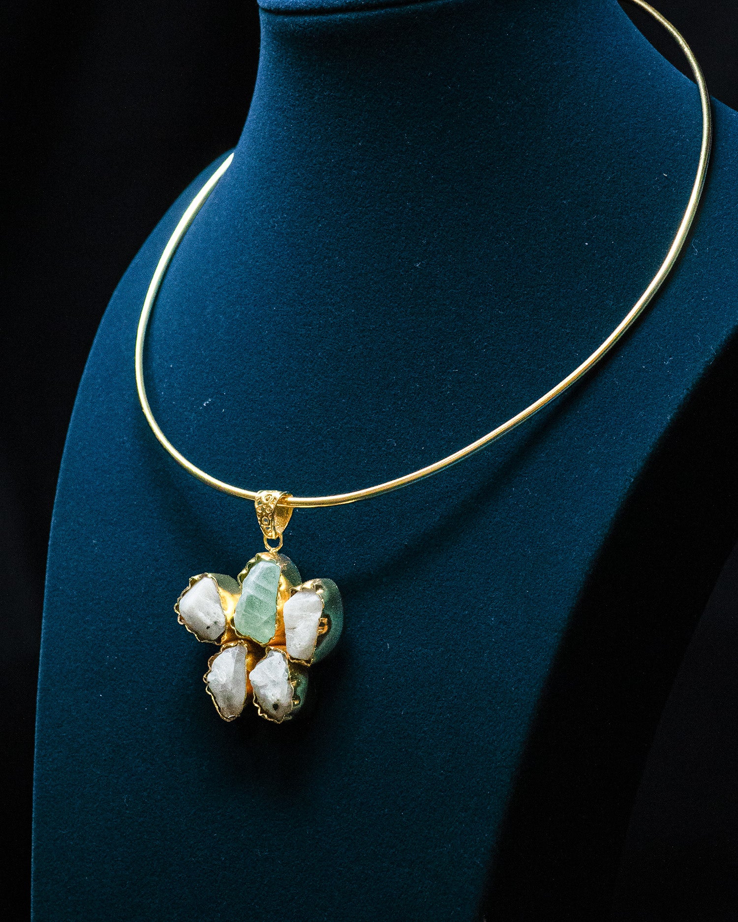 Gold Plated Green Raw Stone Collar Pendant Set