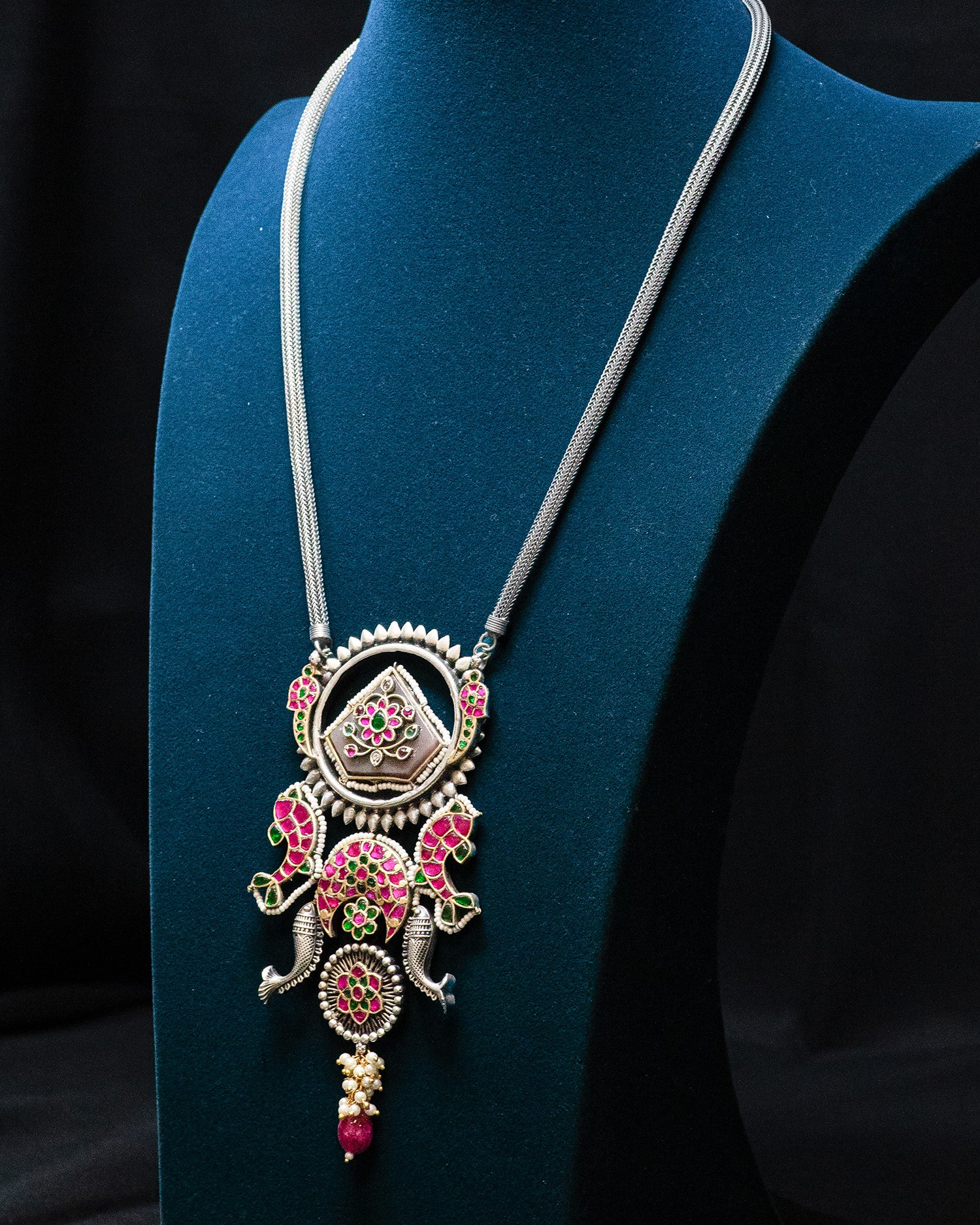 Round Chain Antique Design Stones Silver Look Alike Pendant Set