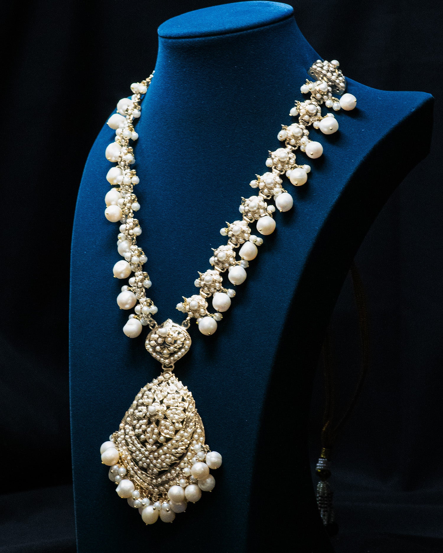 White Beads String White Pendant Kundan Necklace Set