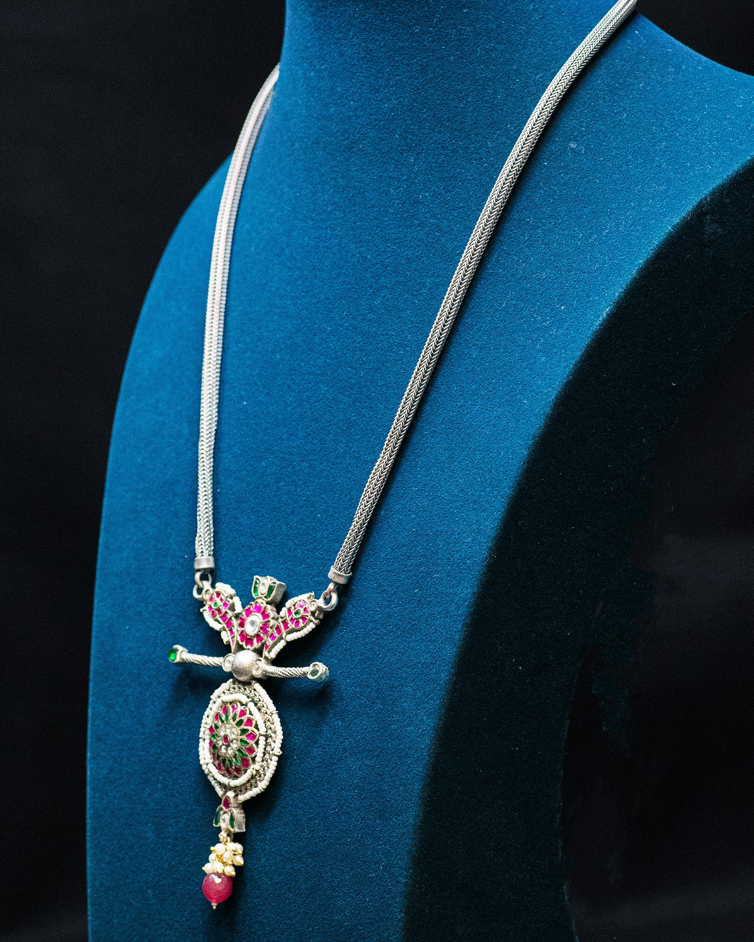 Round Chain Antique Floral Stones Silver Look Alike Pendant Set