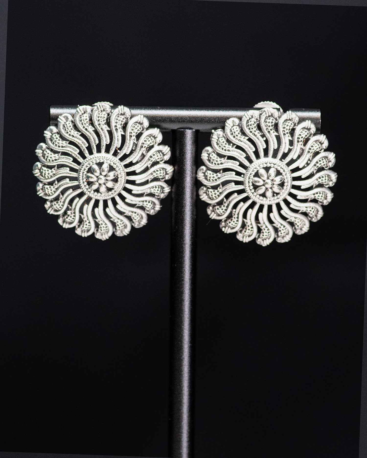Round Plates Multicolor Flower Silver Look Alike Choker