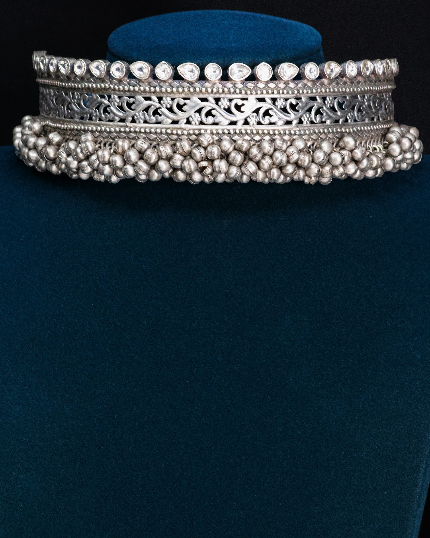 Royal Silver Look Alike Choker Necklace Set