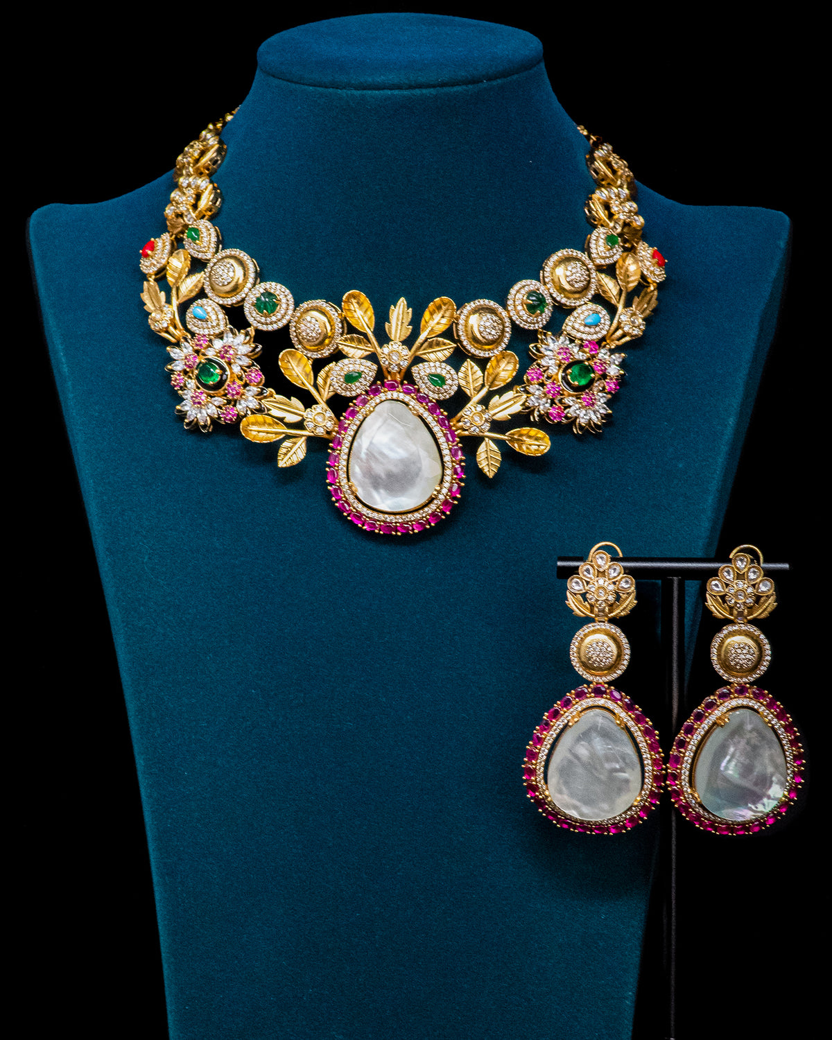 White Teardrop Floral Kundan Necklace Set