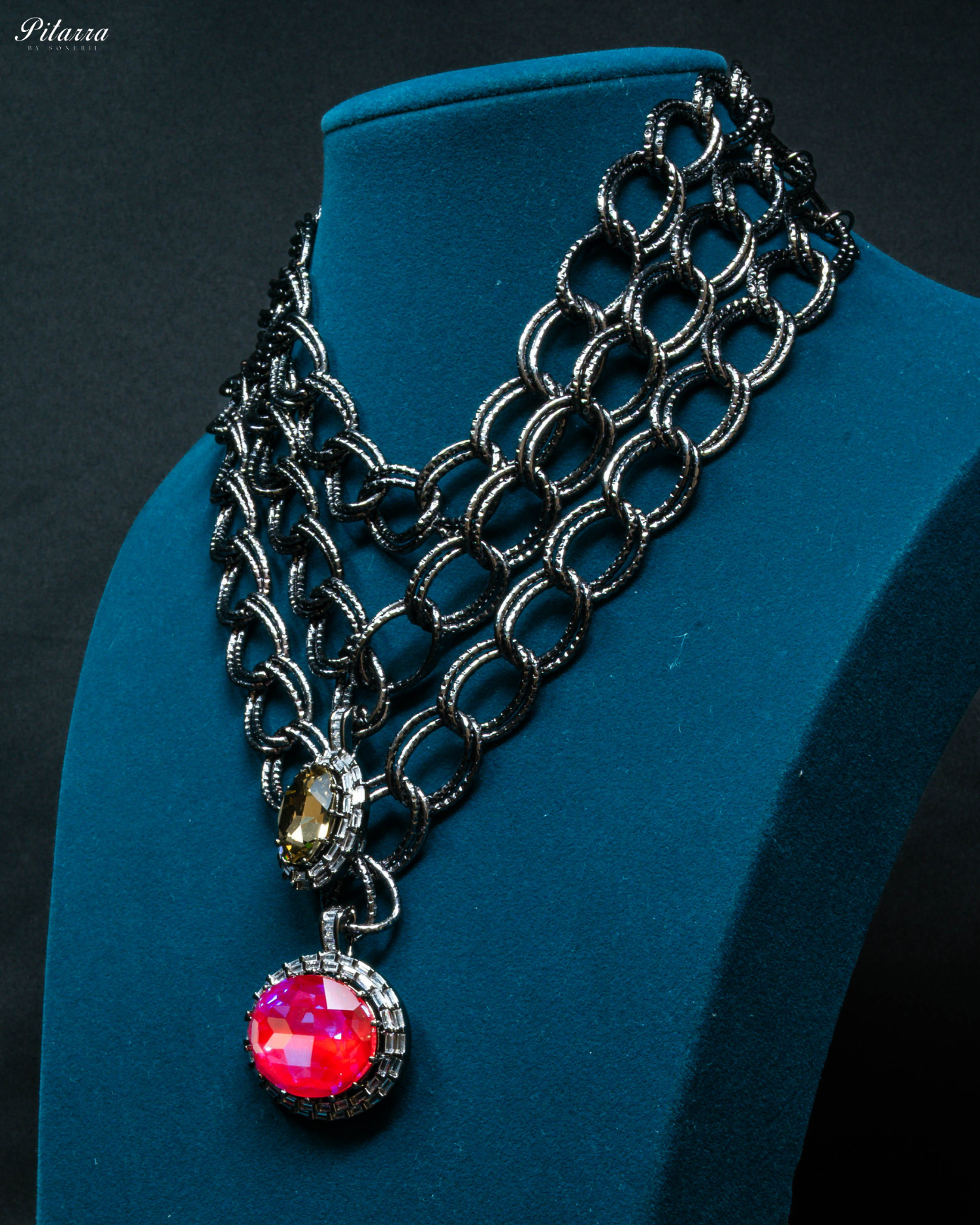 Red Statement Pendant Chain Choker_Side Angle