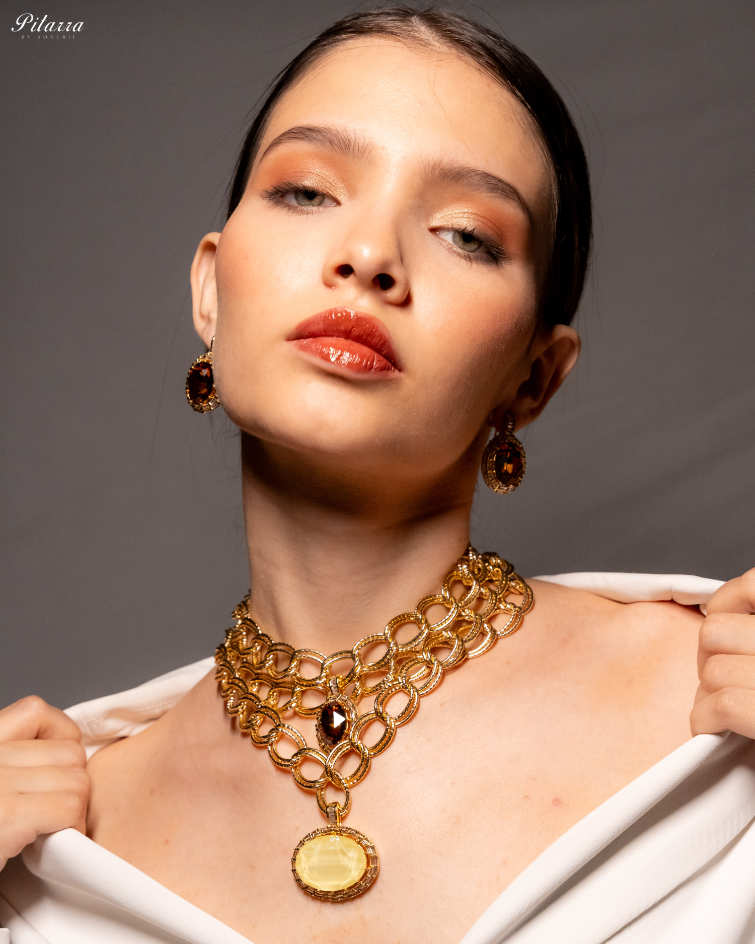 Yellow Statement Pendant Golden Chain Choker_Main Pose