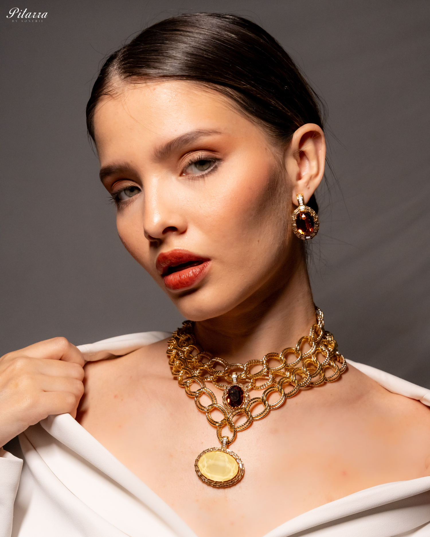 Yellow Statement Pendant Golden Chain Choker_Side Pose