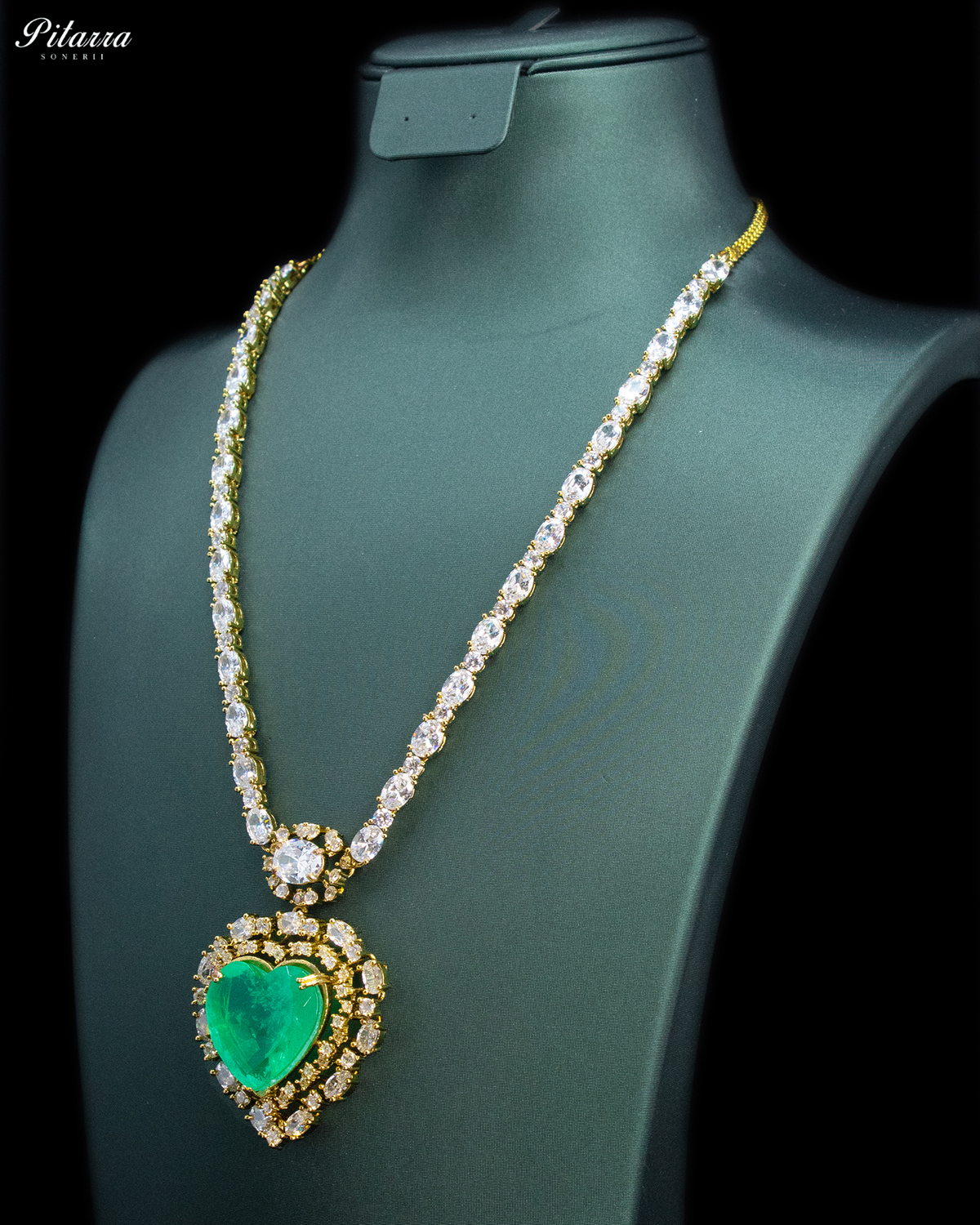 Emerald Green Kundan Heart Pendant Necklace Set