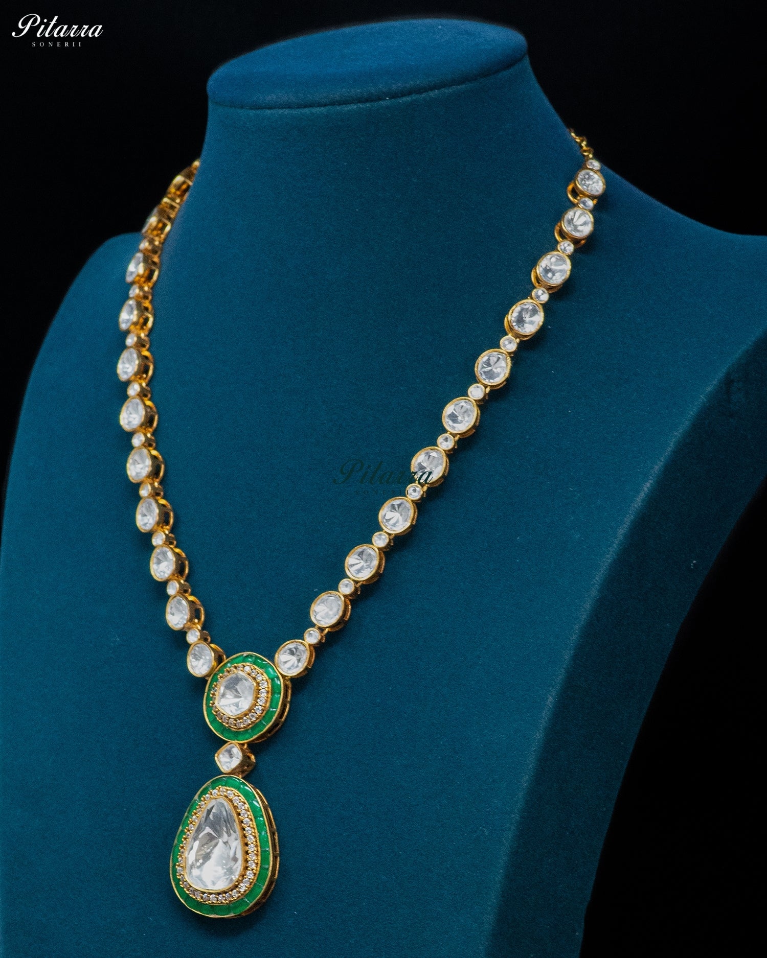 Green Round And Teardrop Kundan Necklace Set