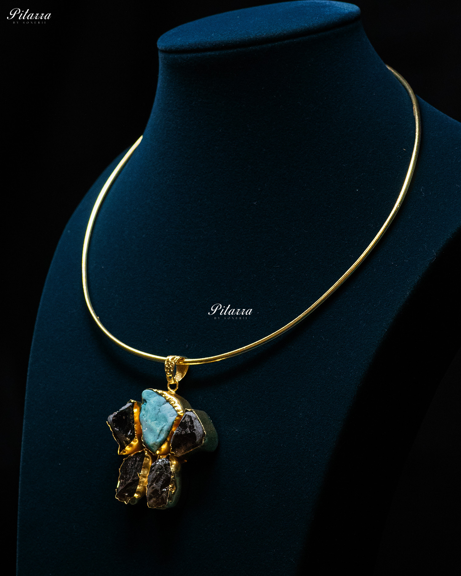 Gold Plated Blue Raw Stone Collar Pendant Set