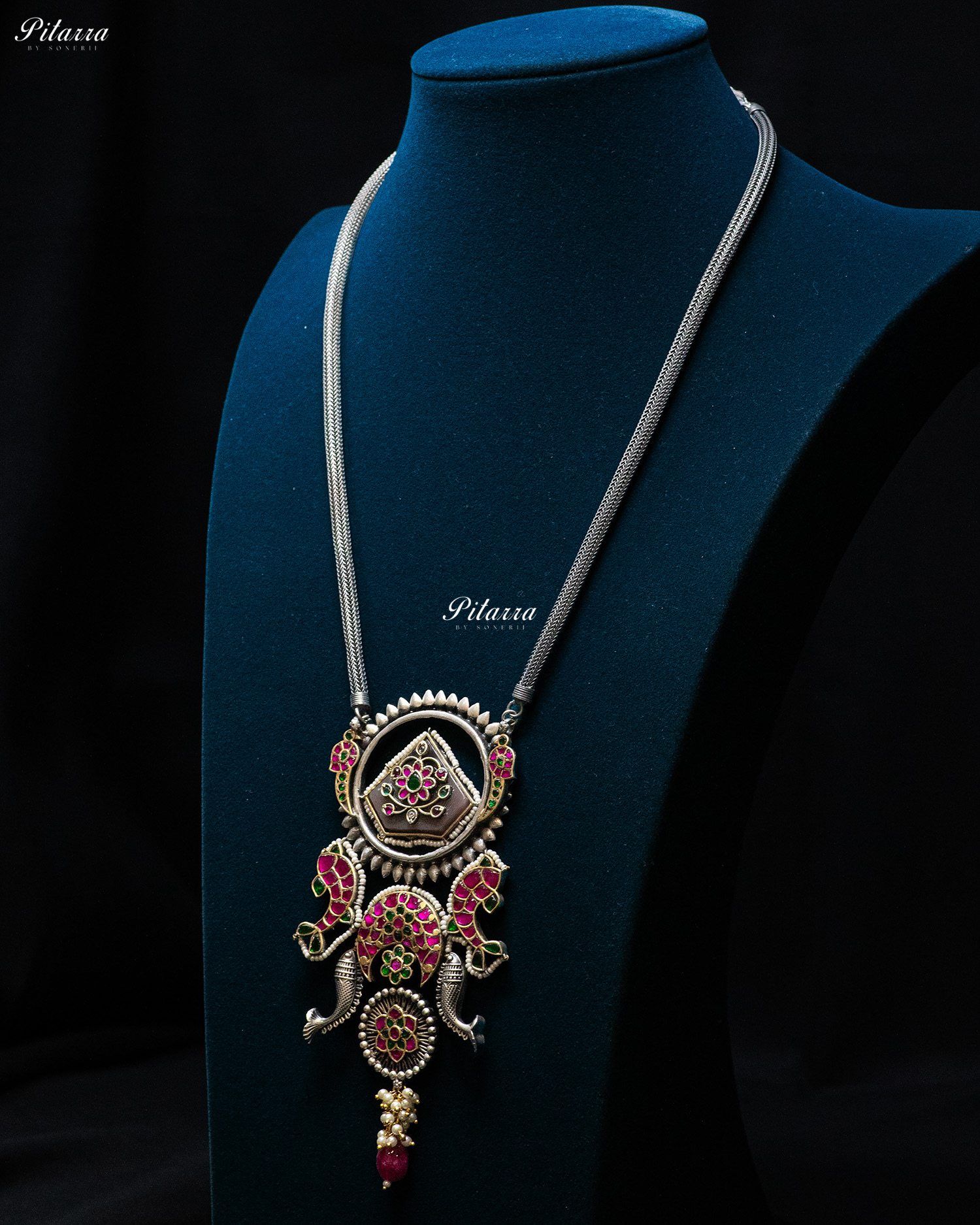 Round Chain Antique Design Stones Silver Look Alike Pendant Set