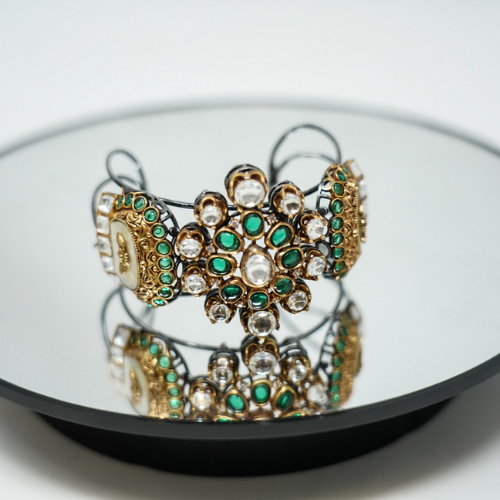 Bracelet with Green and white kundan