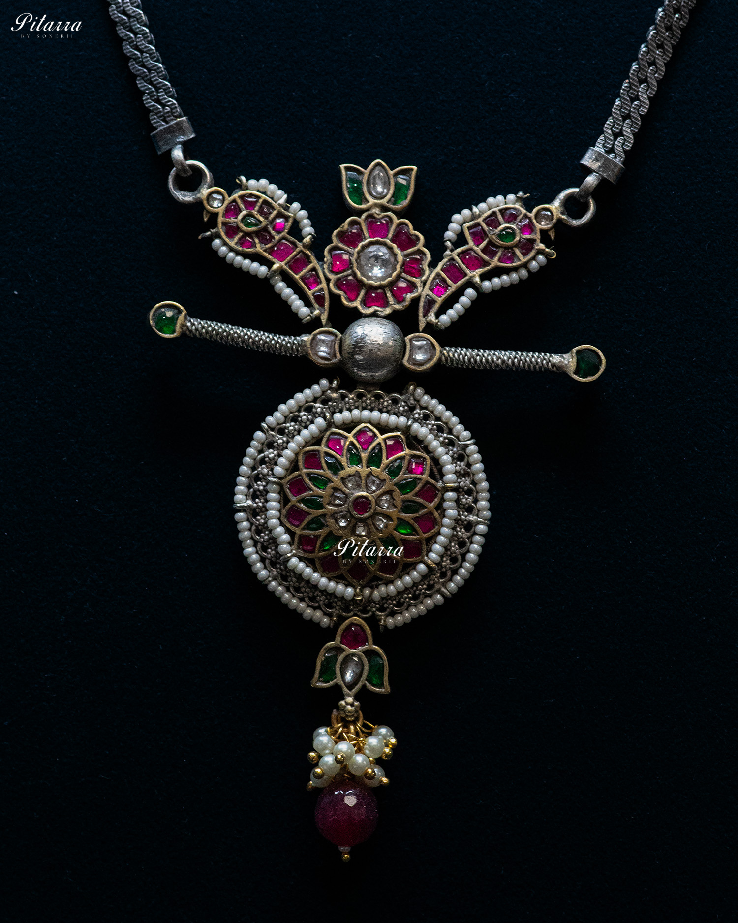 Flat Chain Antique Floral Stones Silver Look Alike Pendant Set