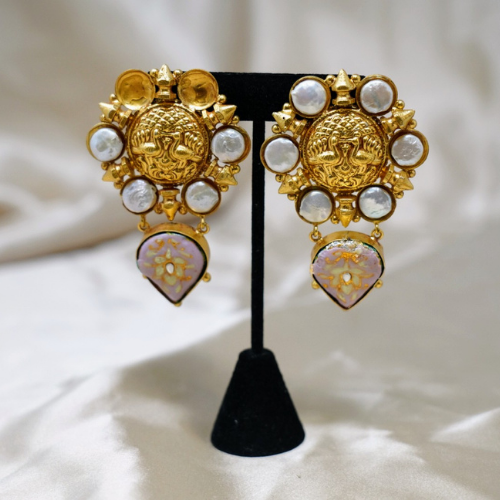 Embedded Chinese Pearl Gold Earrings