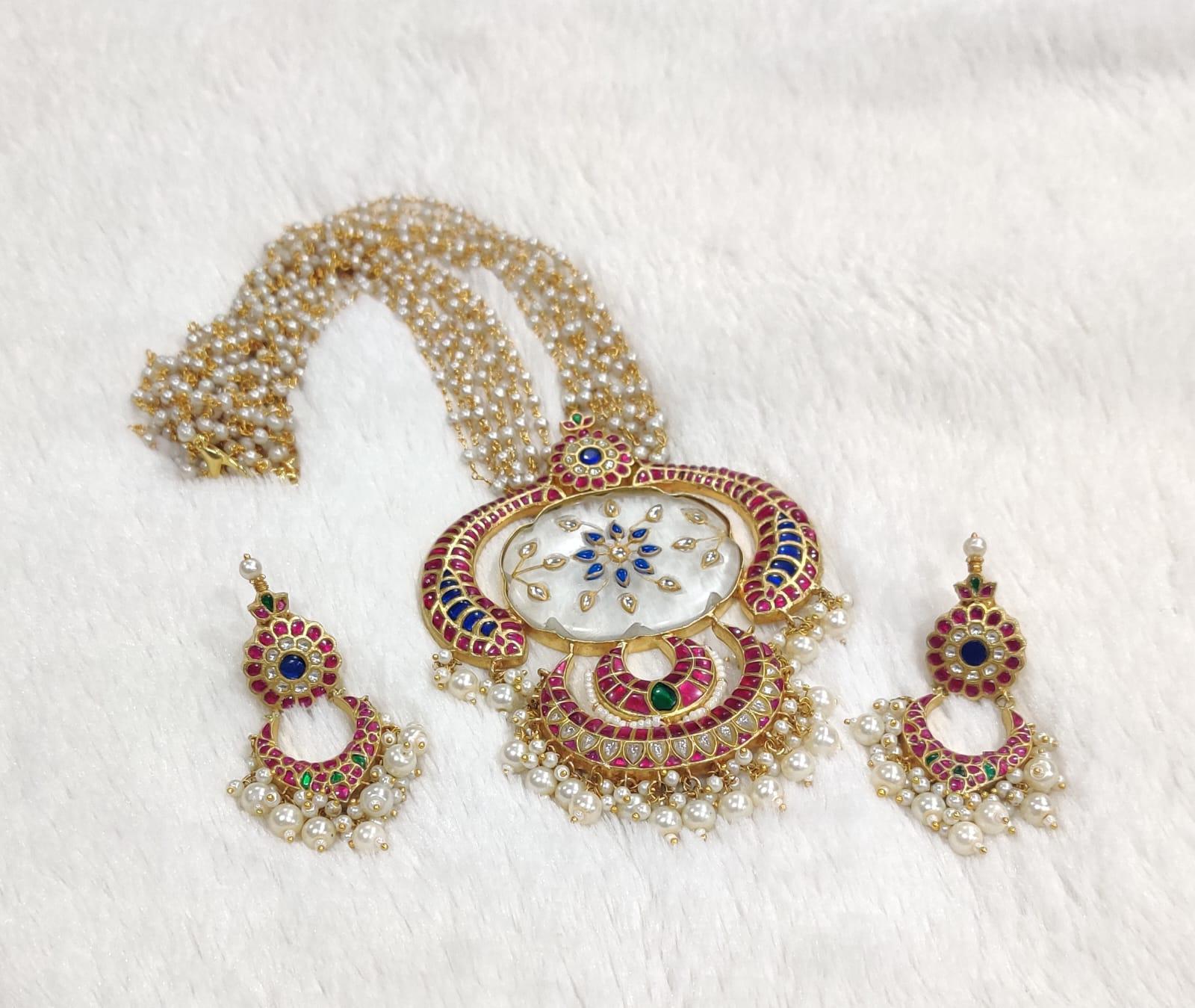 Antique Polki Kundan Necklace_White Background