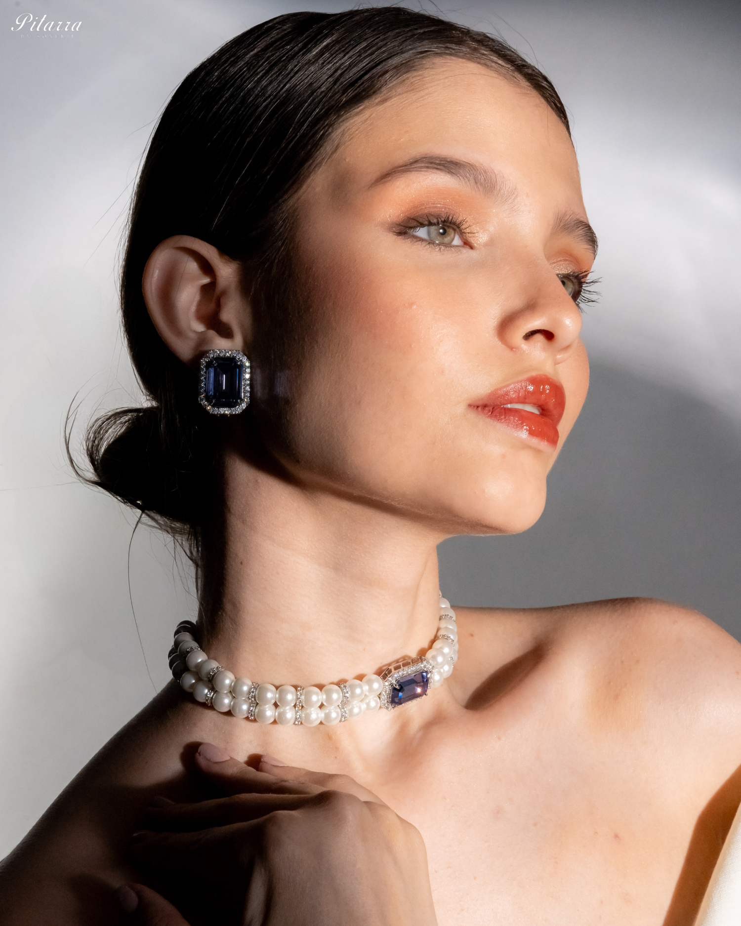 Blue Stone Two Layer Pearl Choker_Side Image