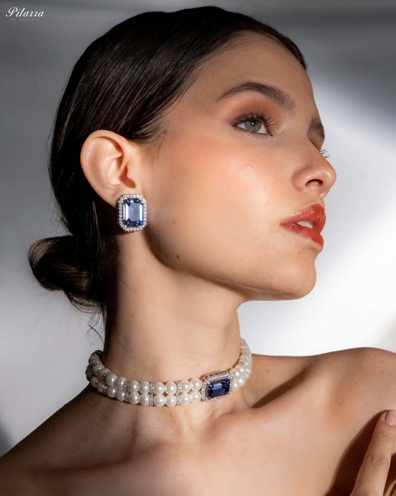 Blue Stone Two Layer Pearl Choker_Side Pose