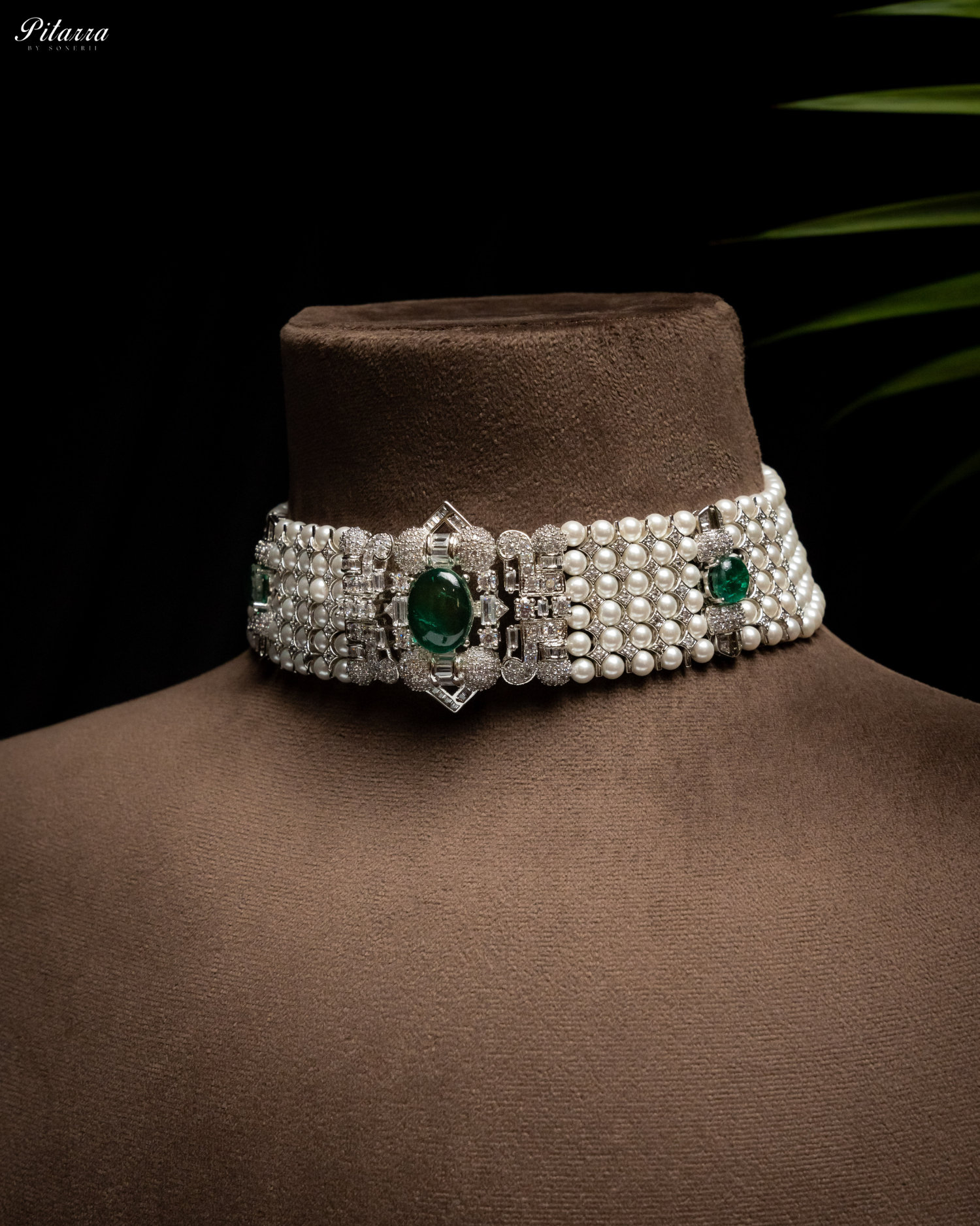 Green Carved Doublet and Pearl Choker_Side Necklace