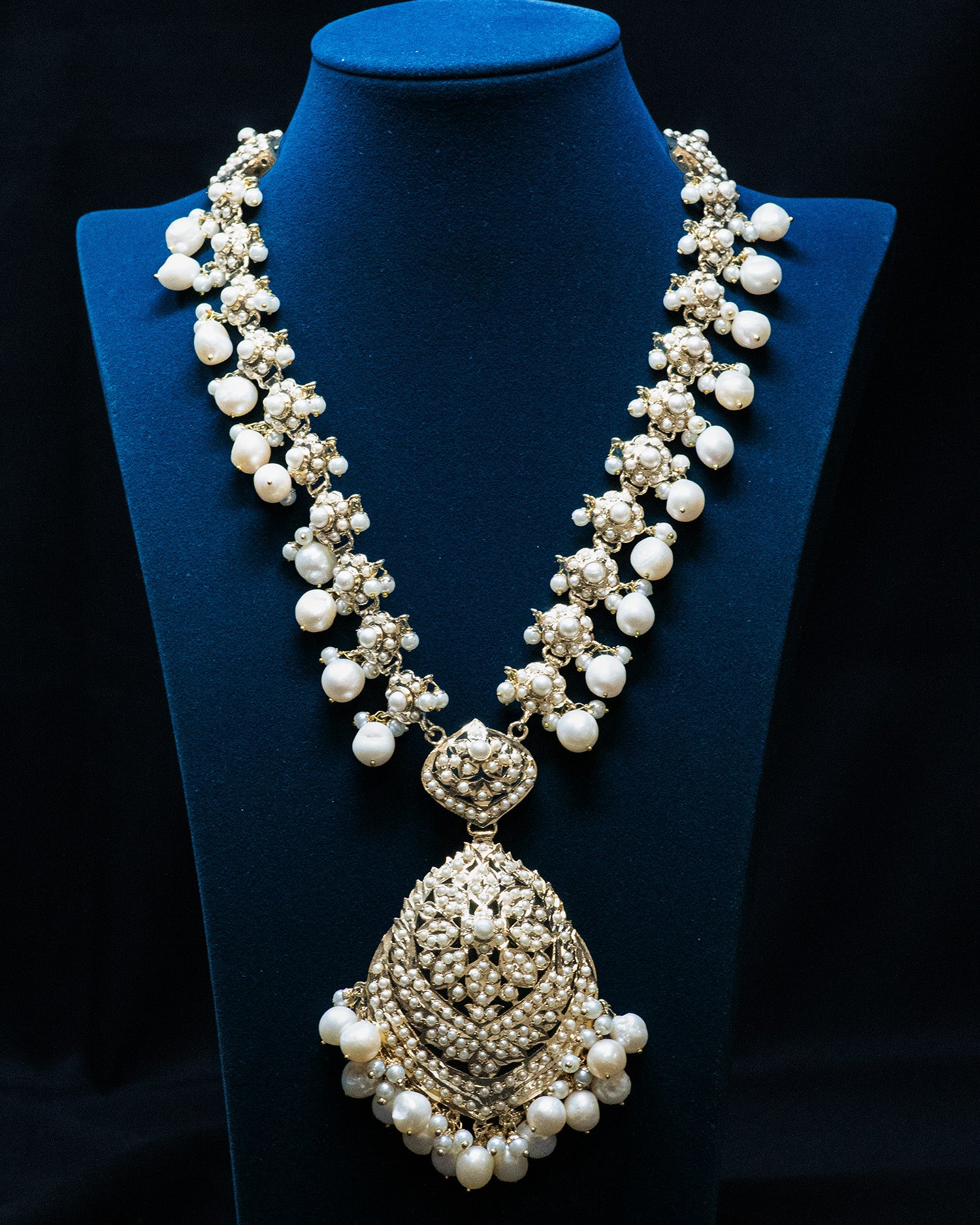 White Beads String White Pendant Kundan Necklace Set