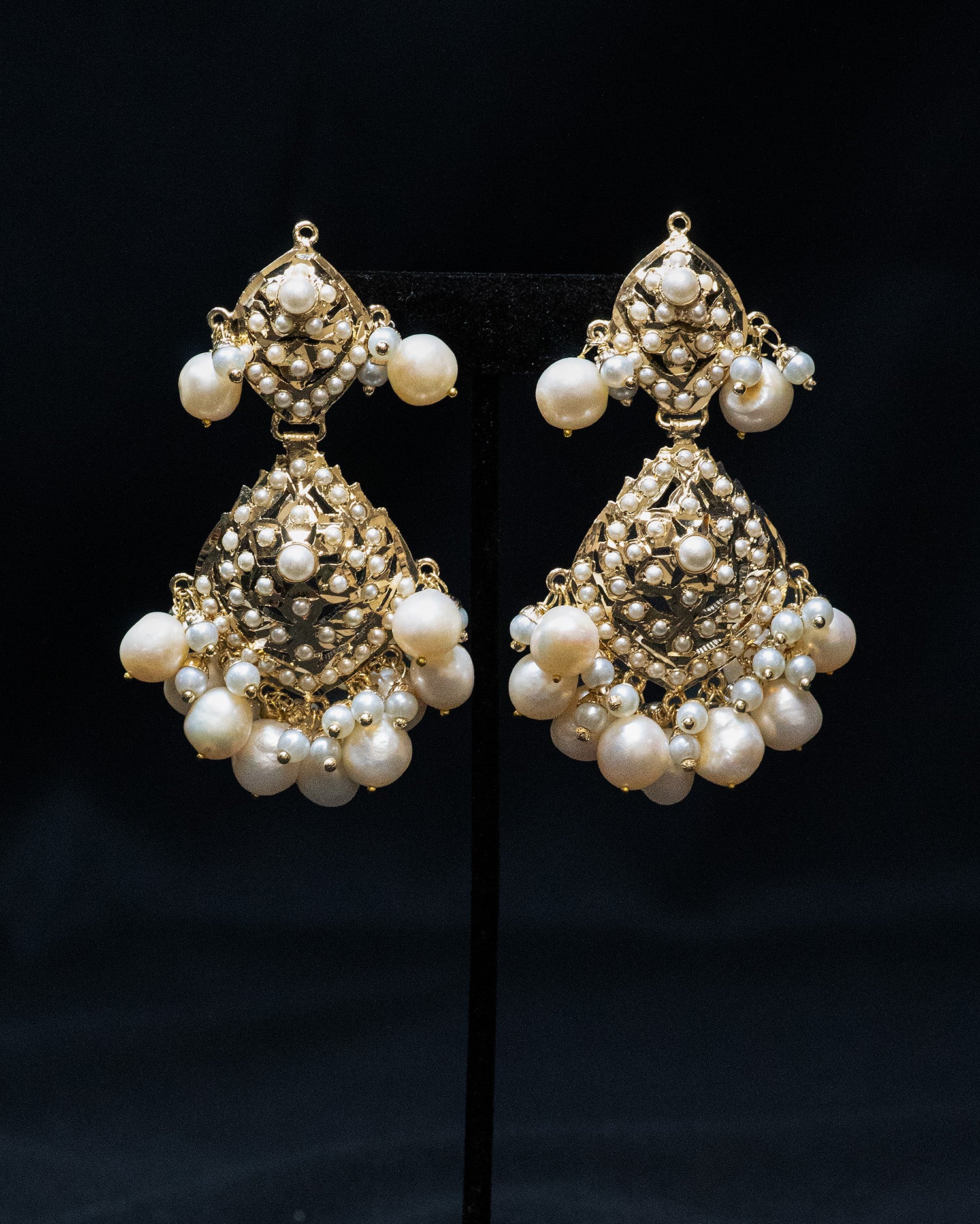 White Beads String White Pendant Kundan Necklace Set