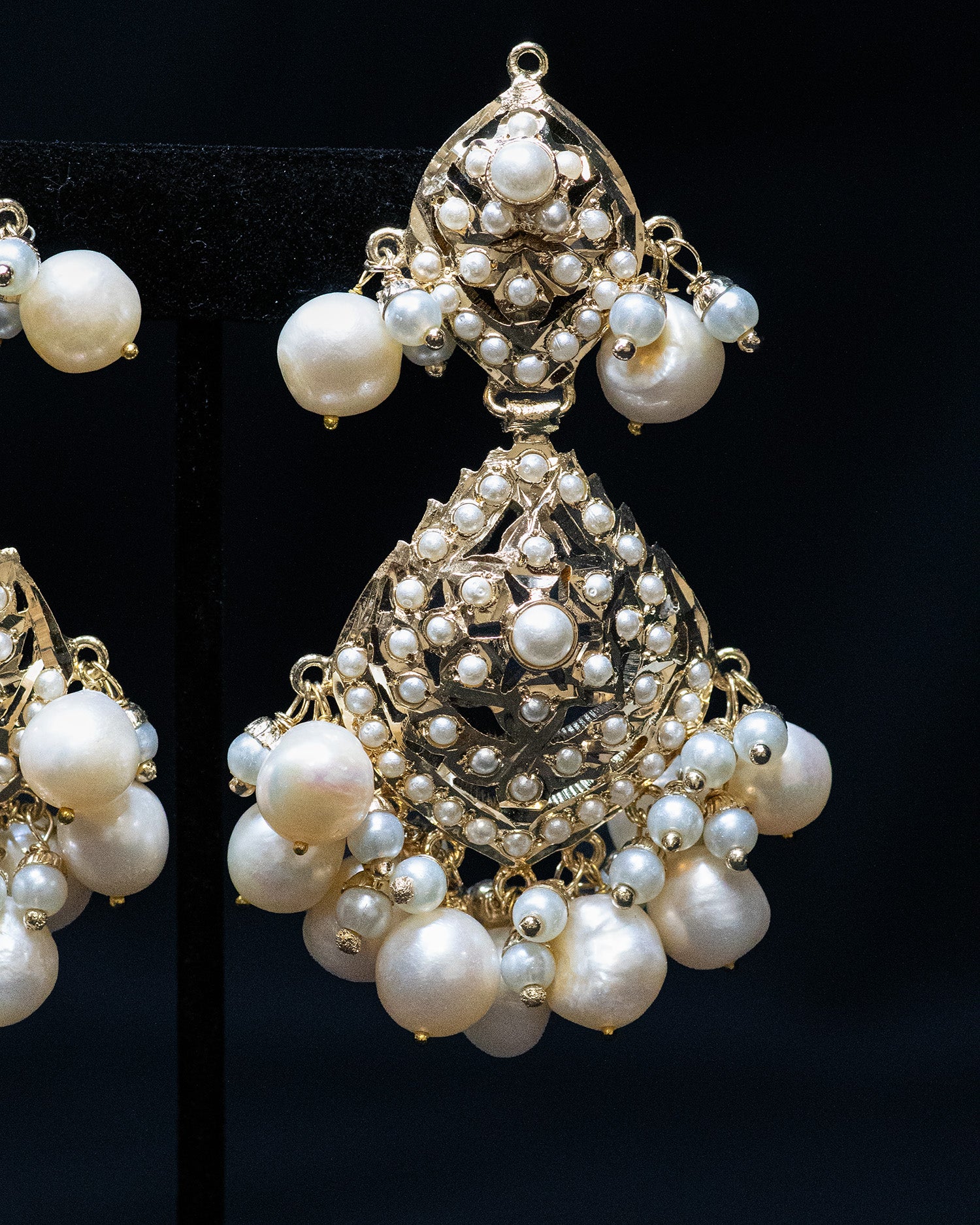 White Beads String White Pendant Kundan Necklace Set