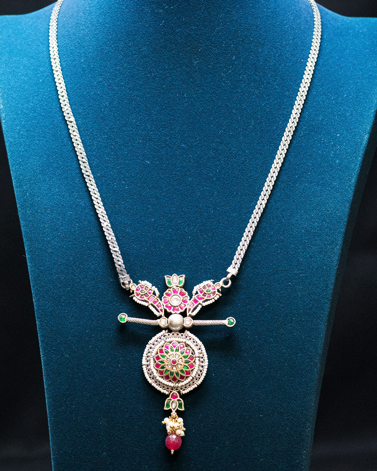 Flat Chain Antique Floral Stones Silver Look Alike Pendant Set