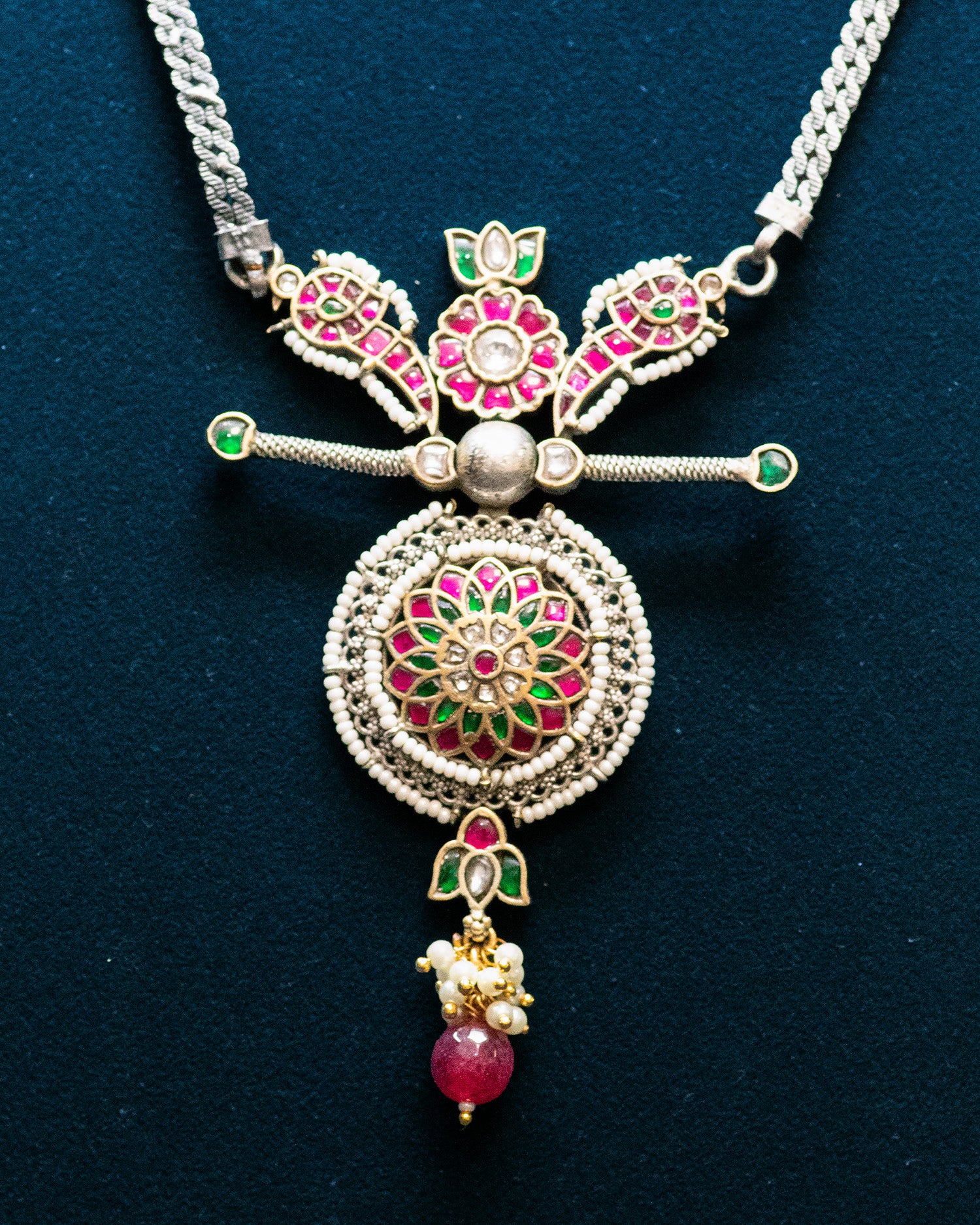 Flat Chain Antique Floral Stones Silver Look Alike Pendant Set