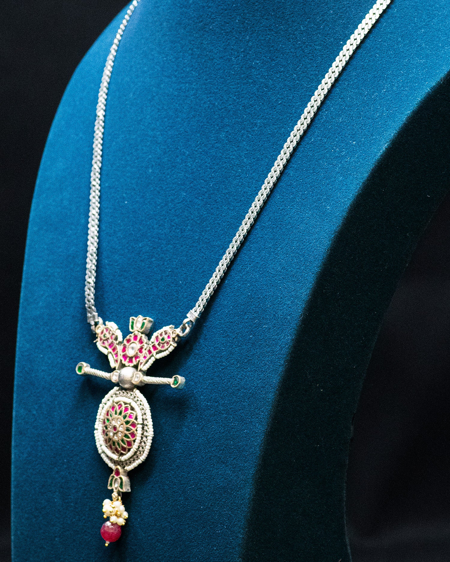 Flat Chain Antique Floral Stones Silver Look Alike Pendant Set