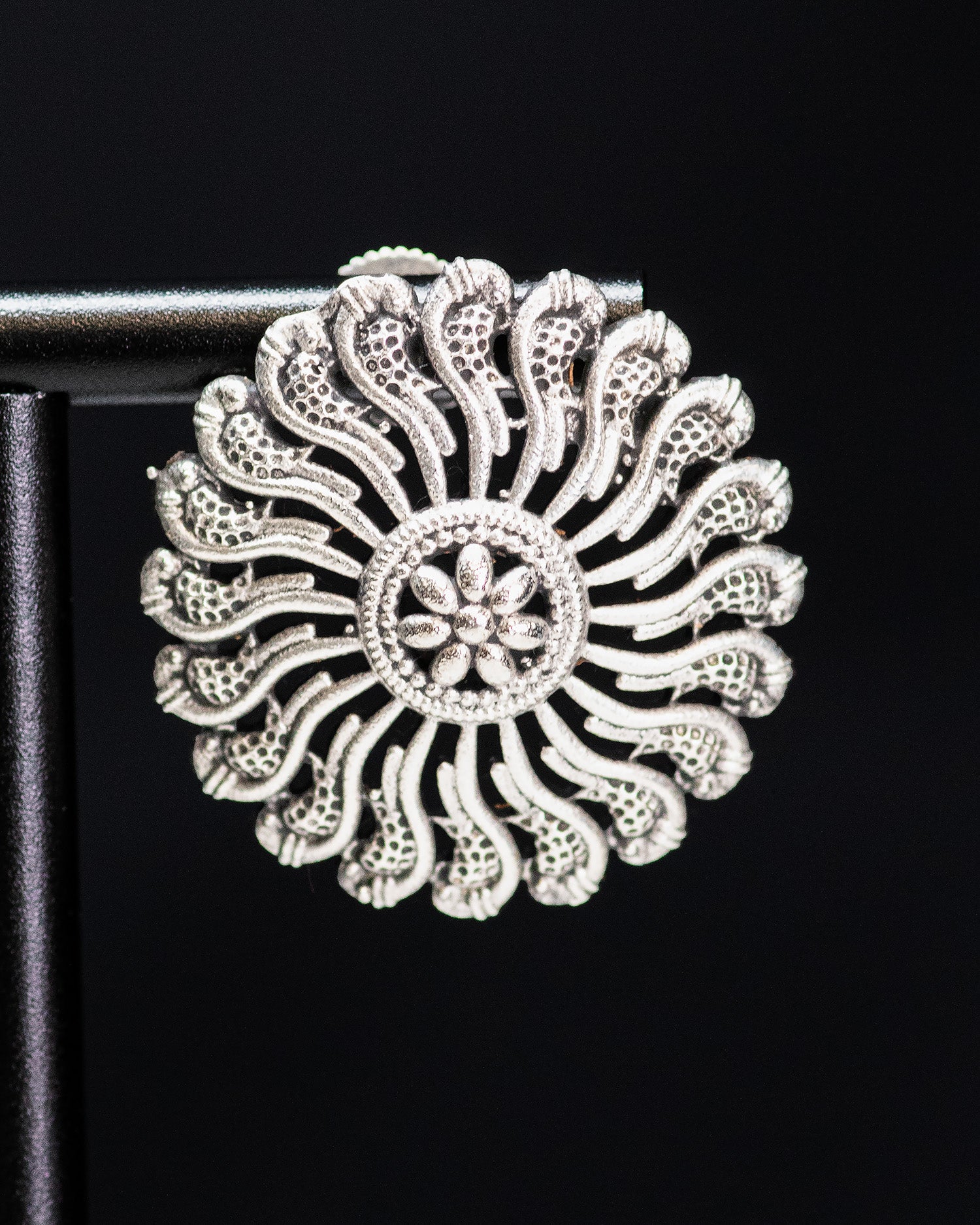 Round Plates Multicolor Flower Silver Look Alike Choker