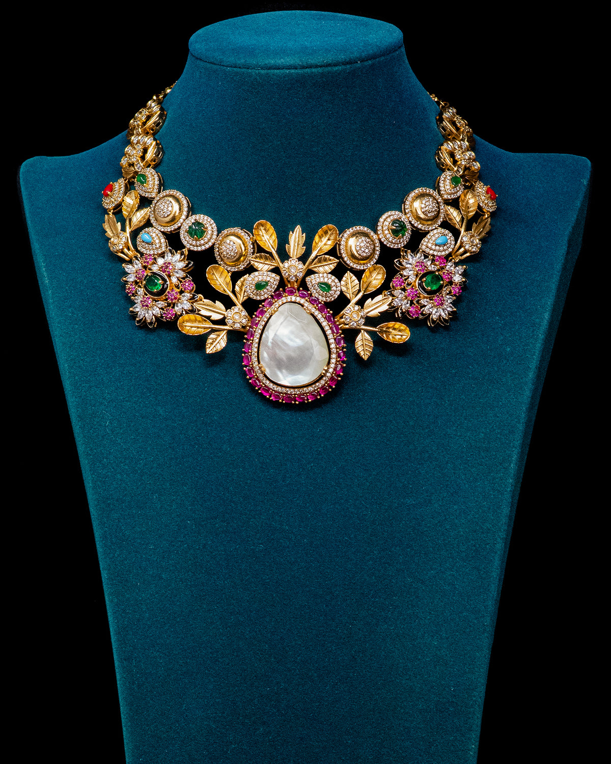 White Teardrop Floral Kundan Necklace Set