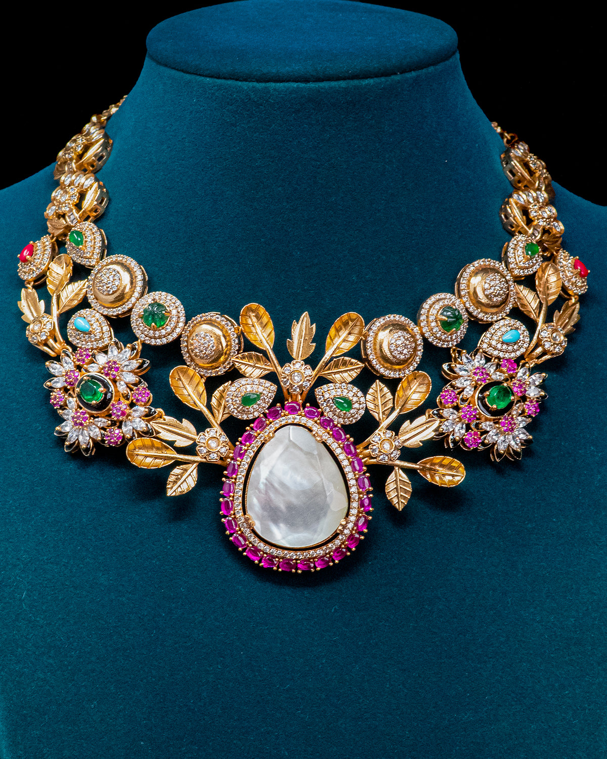 White Teardrop Floral Kundan Necklace Set