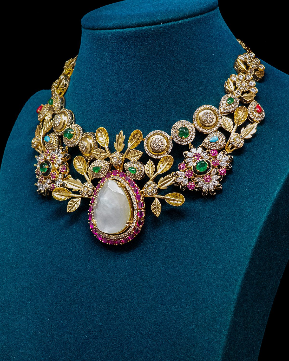 White Teardrop Floral Kundan Necklace Set