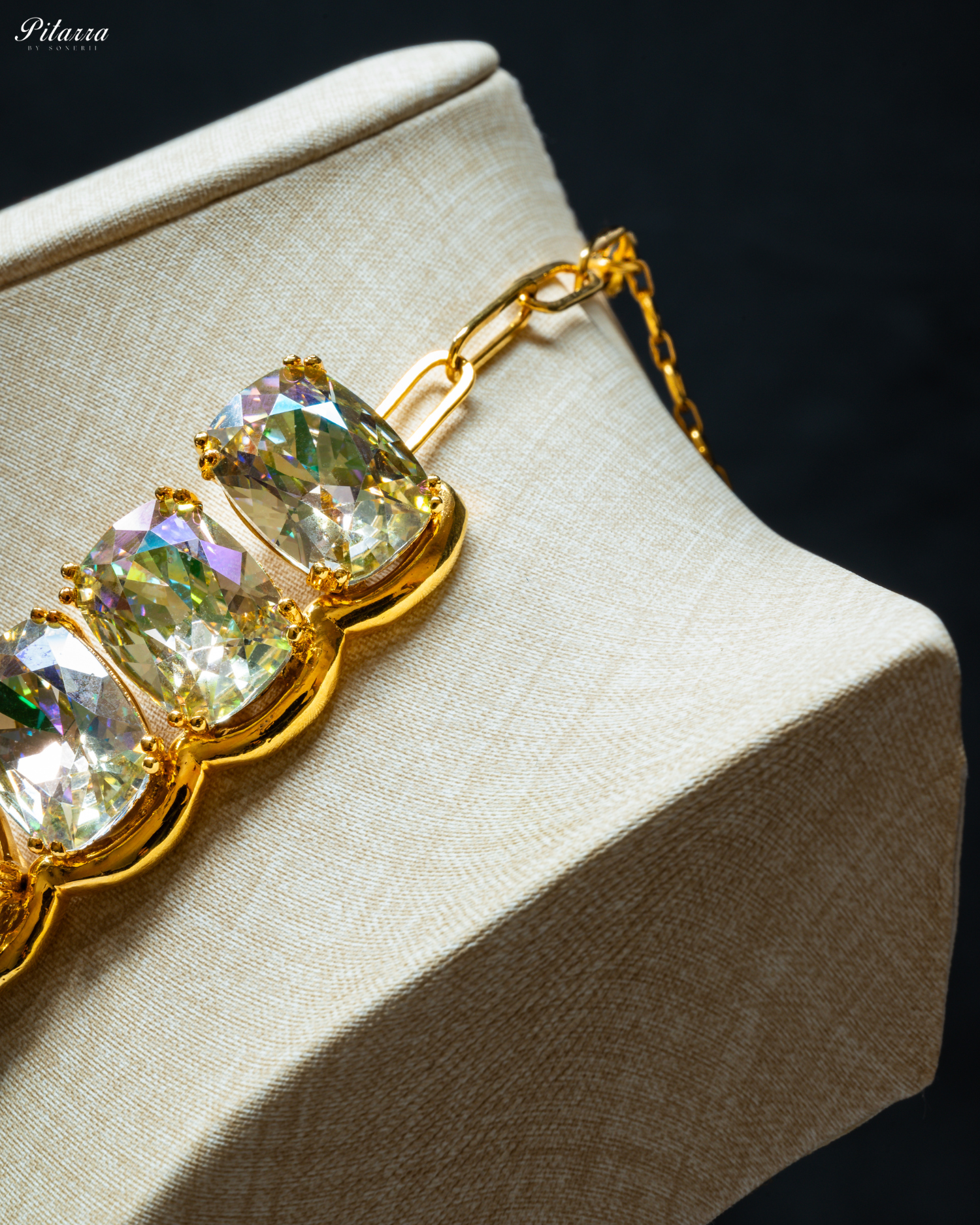 Light Yellow Swarovski Necklace Set_Zoom Angle